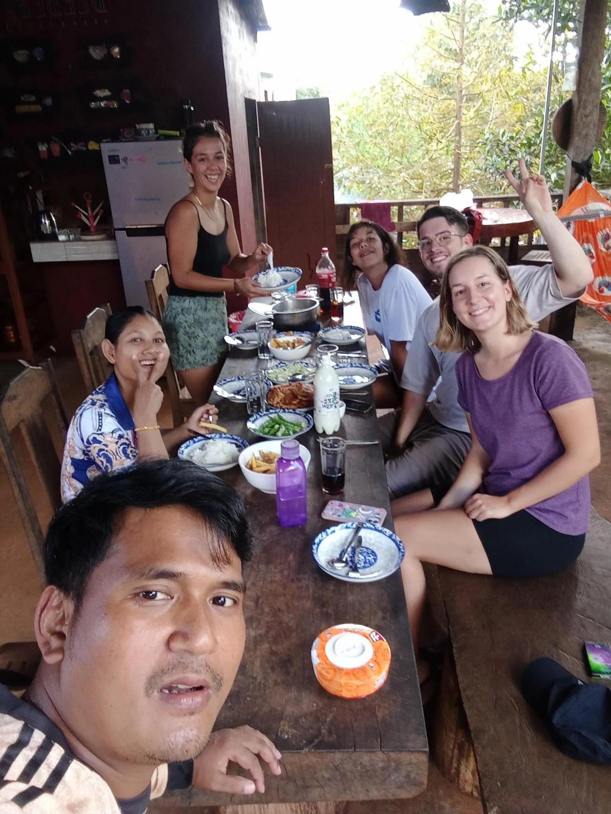 Restaurant/places to eat in Bee Bee's Chalets home stay and trekking