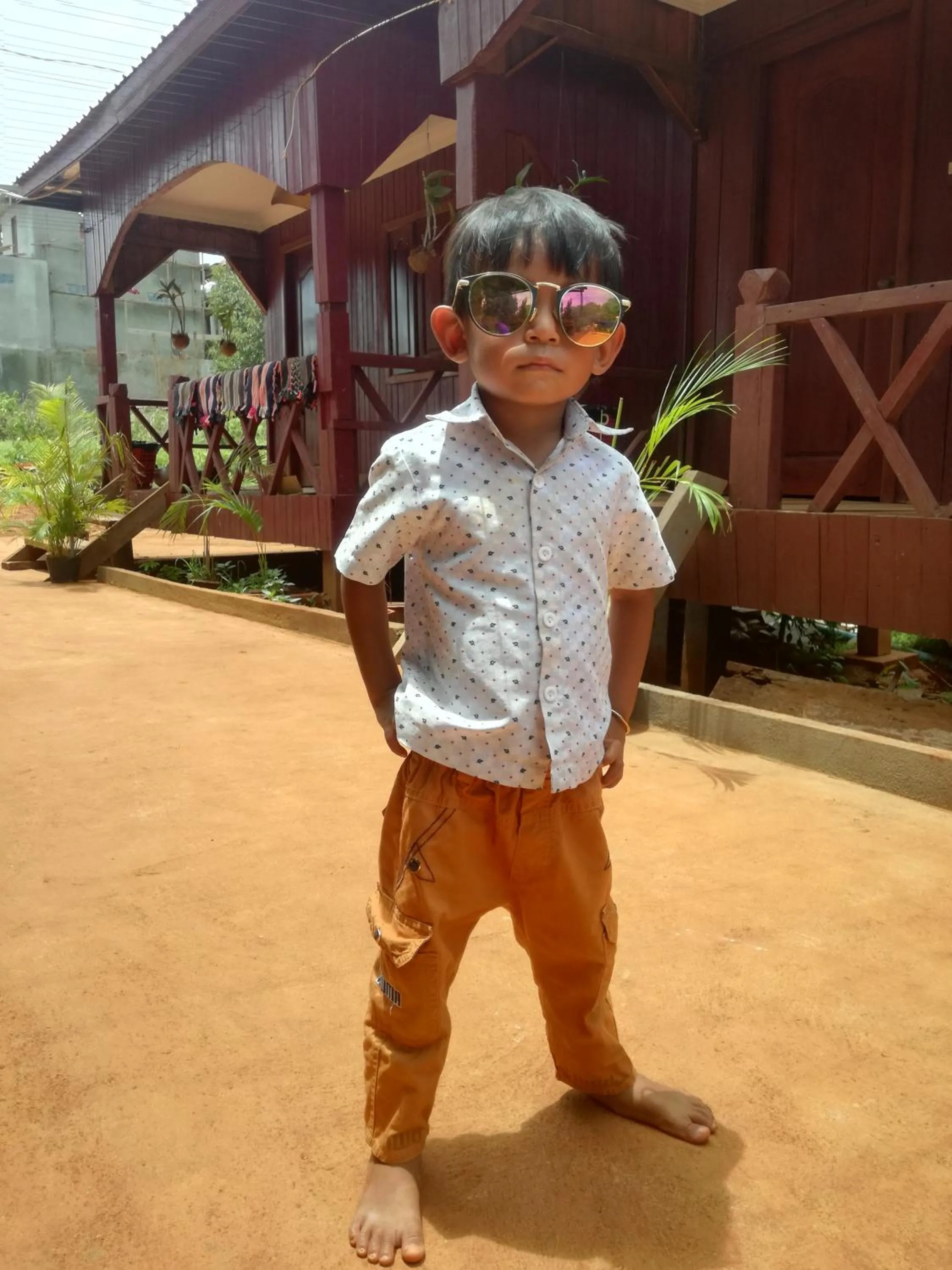 children in Bee Bee's Chalets home stay and trekking
