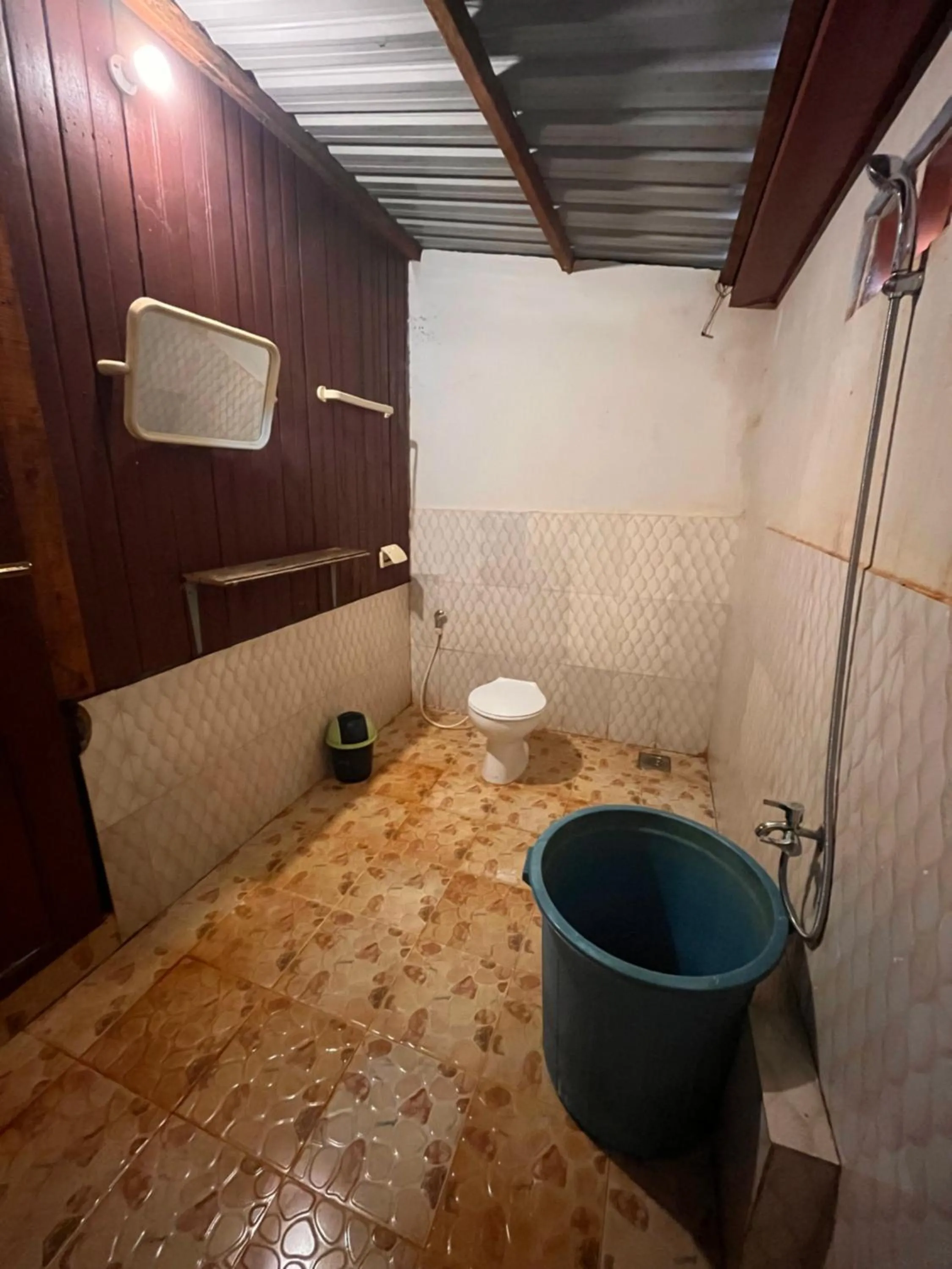 Bathroom in Bee Bee's Chalets home stay and trekking