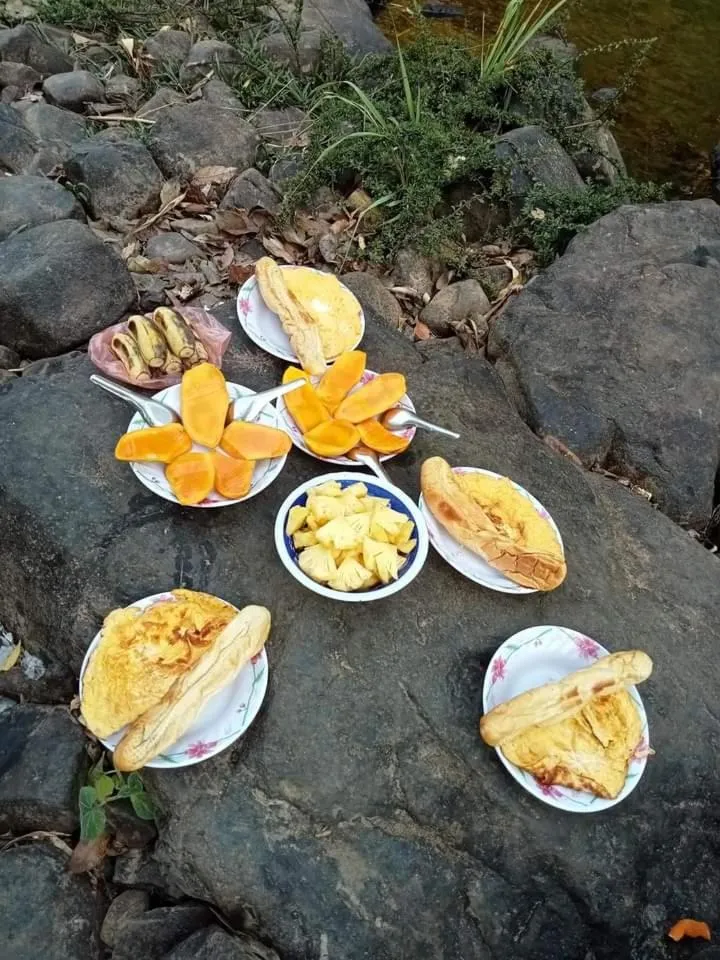 Hiking in Bee Bee's Chalets home stay and trekking