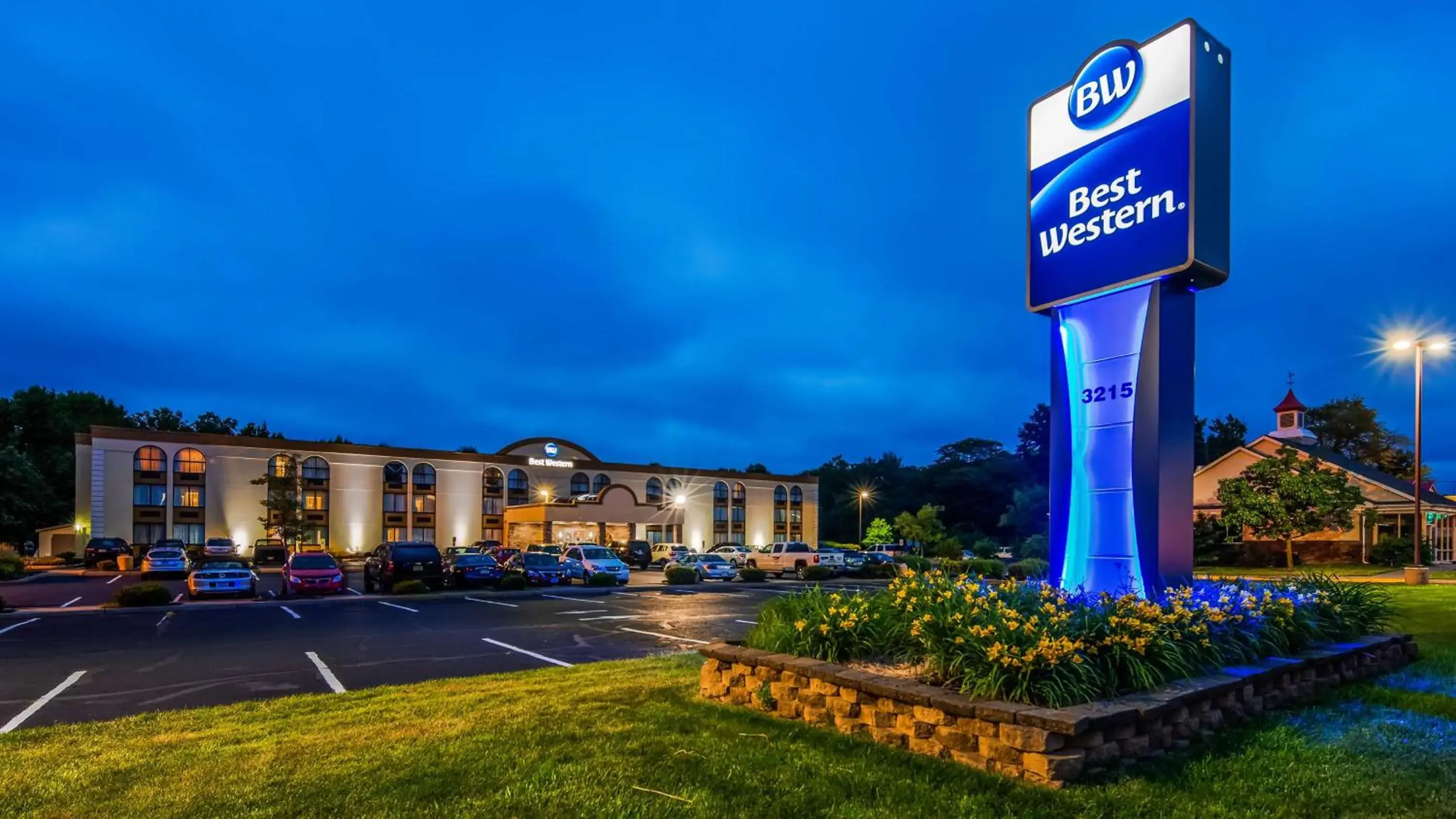 Property building in Best Western Hazlet Inn Property building in Best Western Hazlet Inn