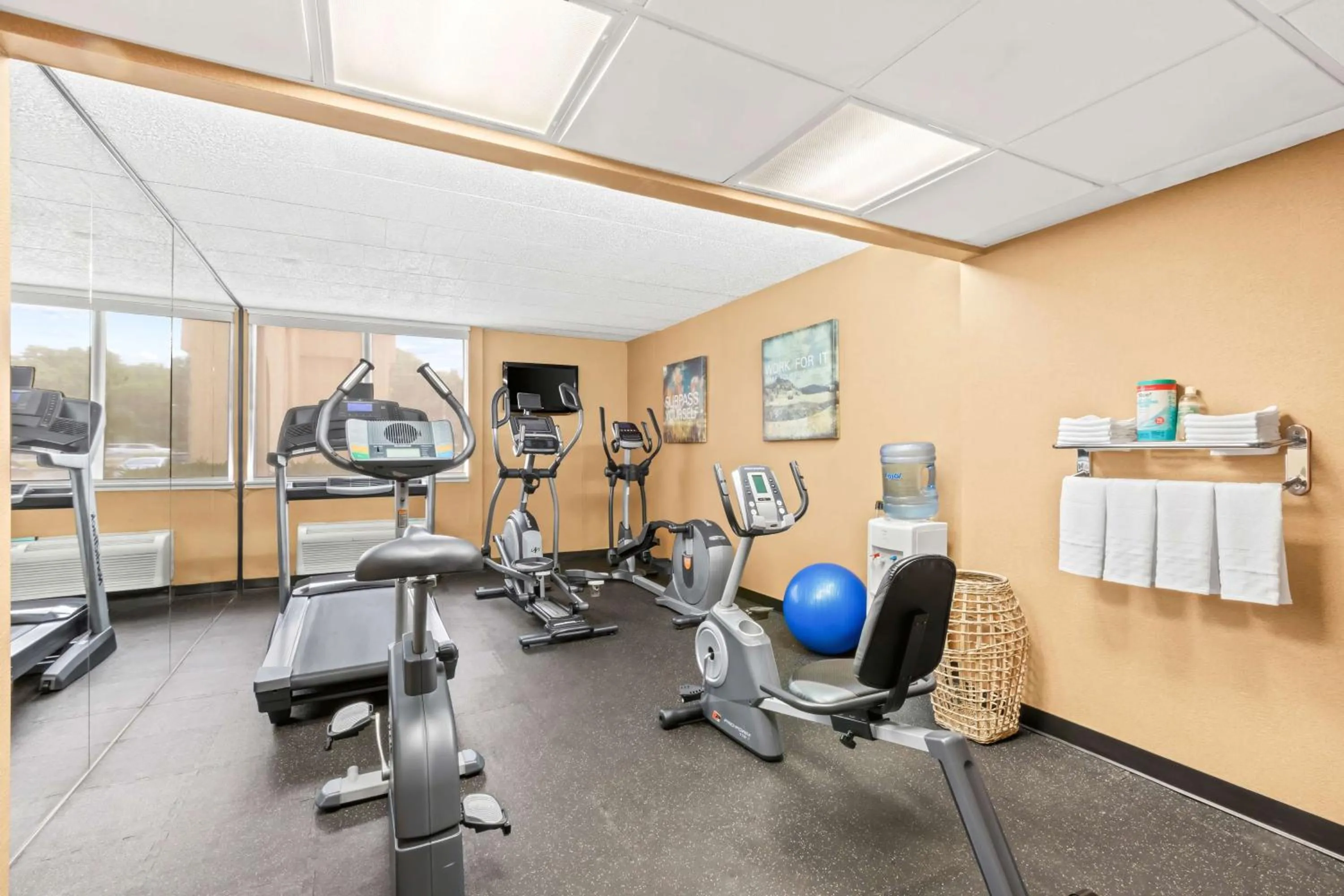 Fitness centre/facilities in Best Western Hazlet Inn