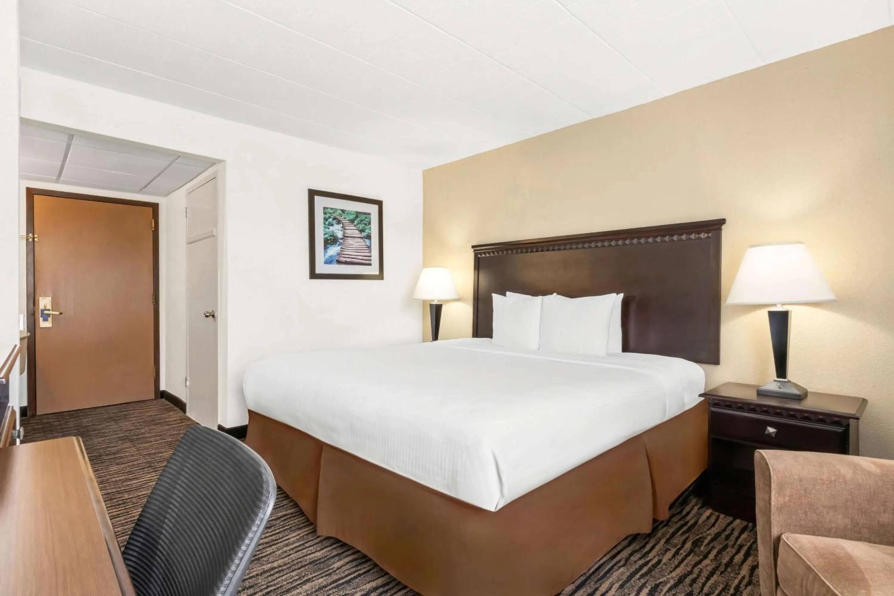 Bedroom, Bed in Best Western Hazlet Inn