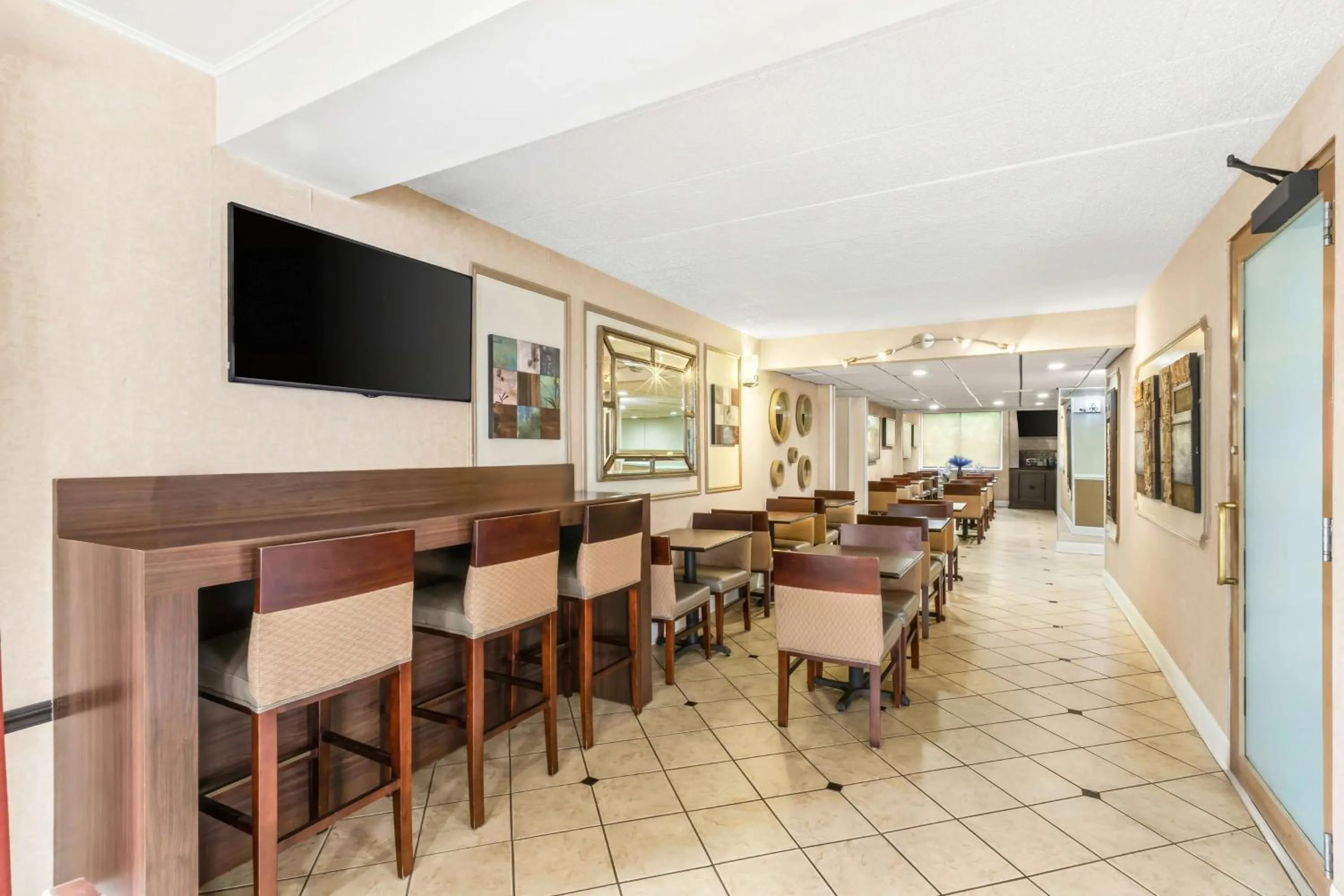 Restaurant/places to eat in Best Western Hazlet Inn