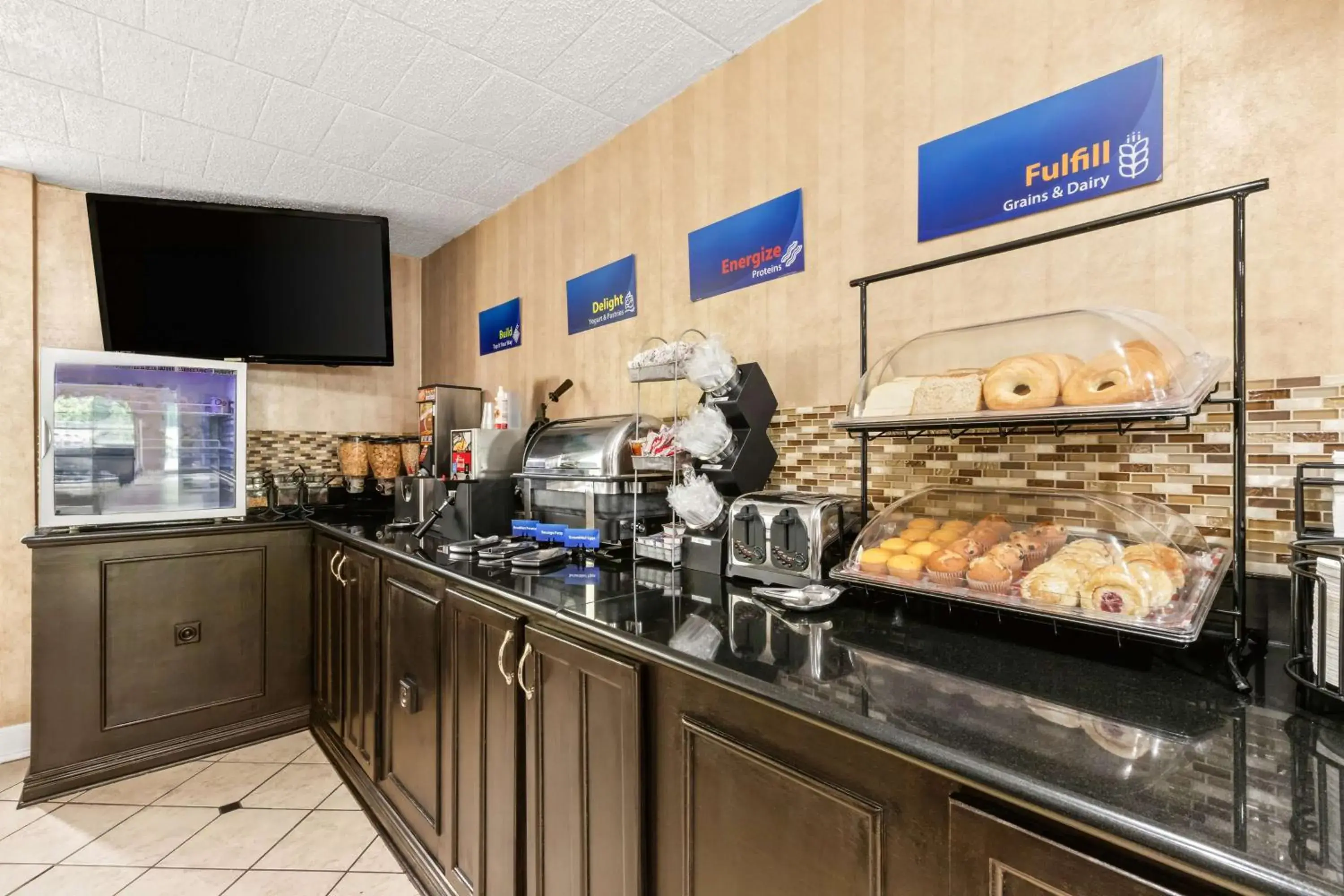 Breakfast in Best Western Hazlet Inn Breakfast in Best Western Hazlet Inn