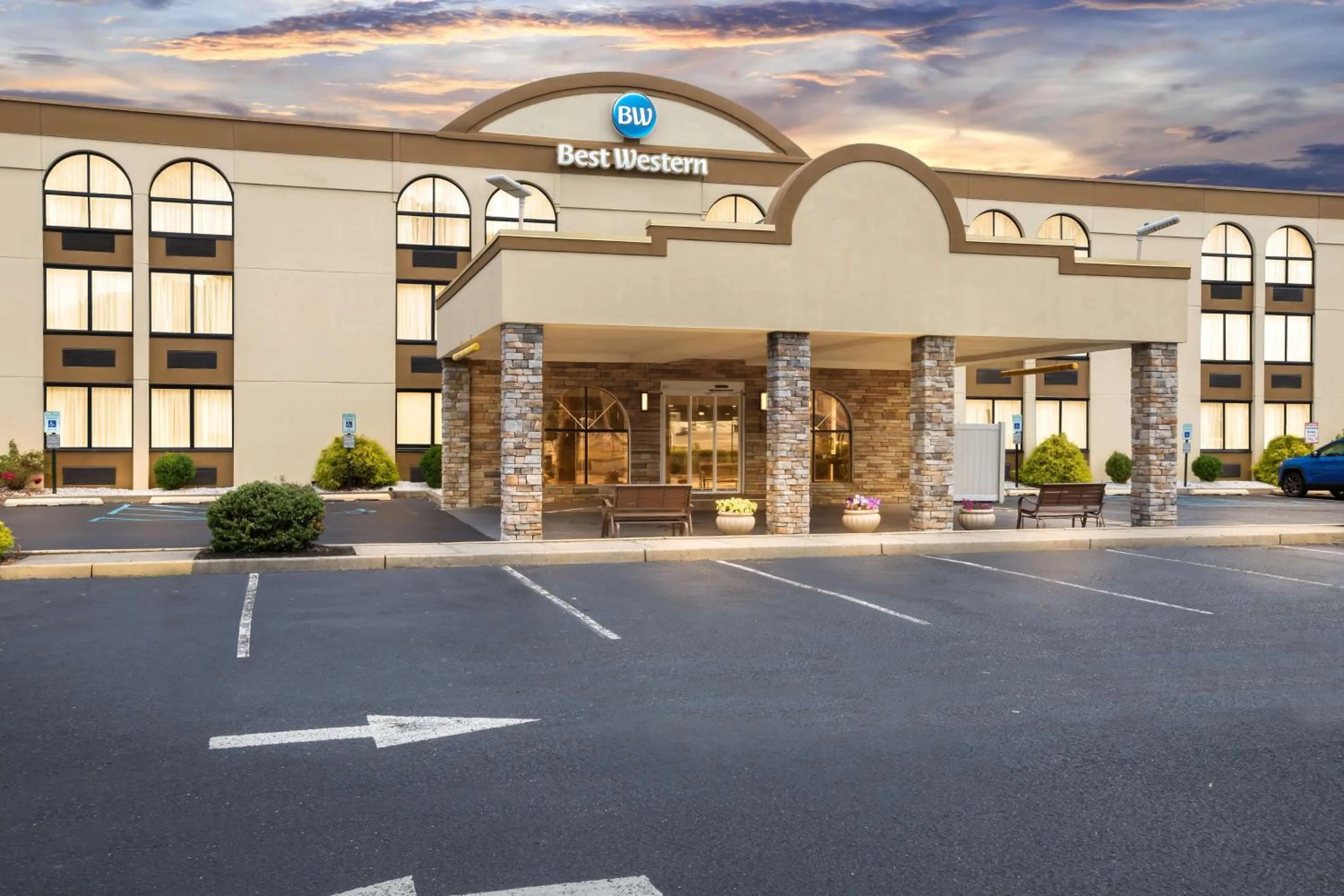 Property building in Best Western Hazlet Inn