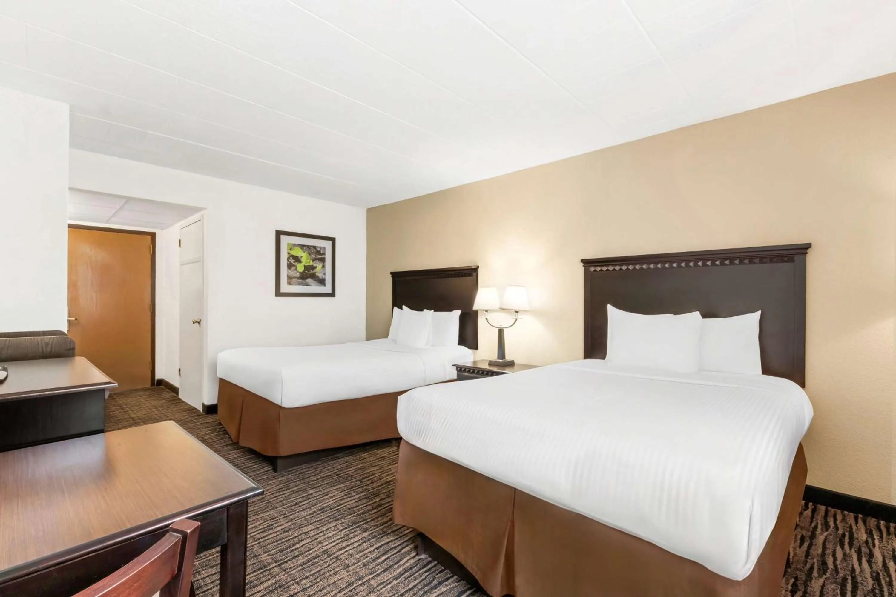 Bedroom, Bed in Best Western Hazlet Inn