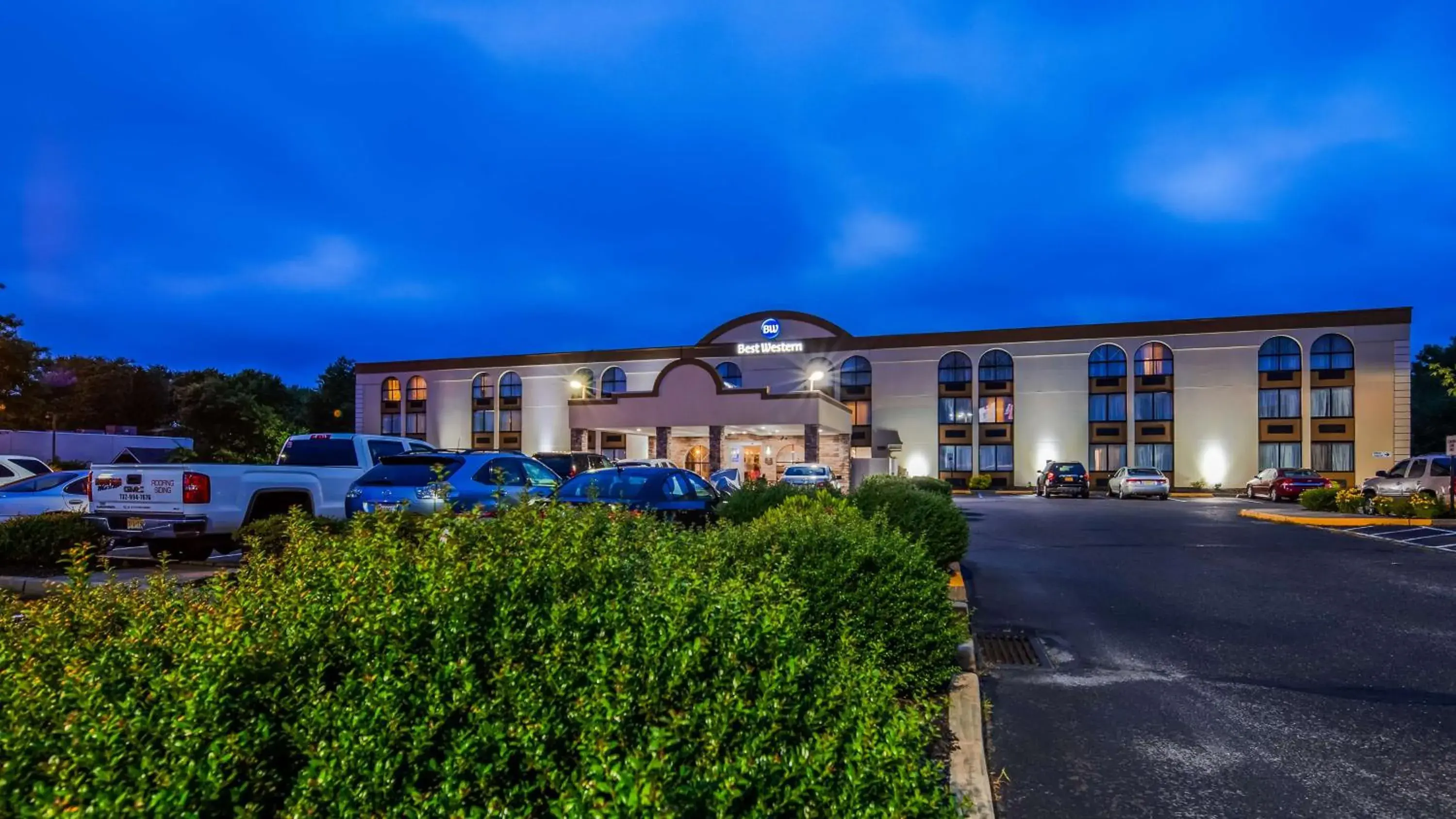 Property building in Best Western Hazlet Inn Property building in Best Western Hazlet Inn