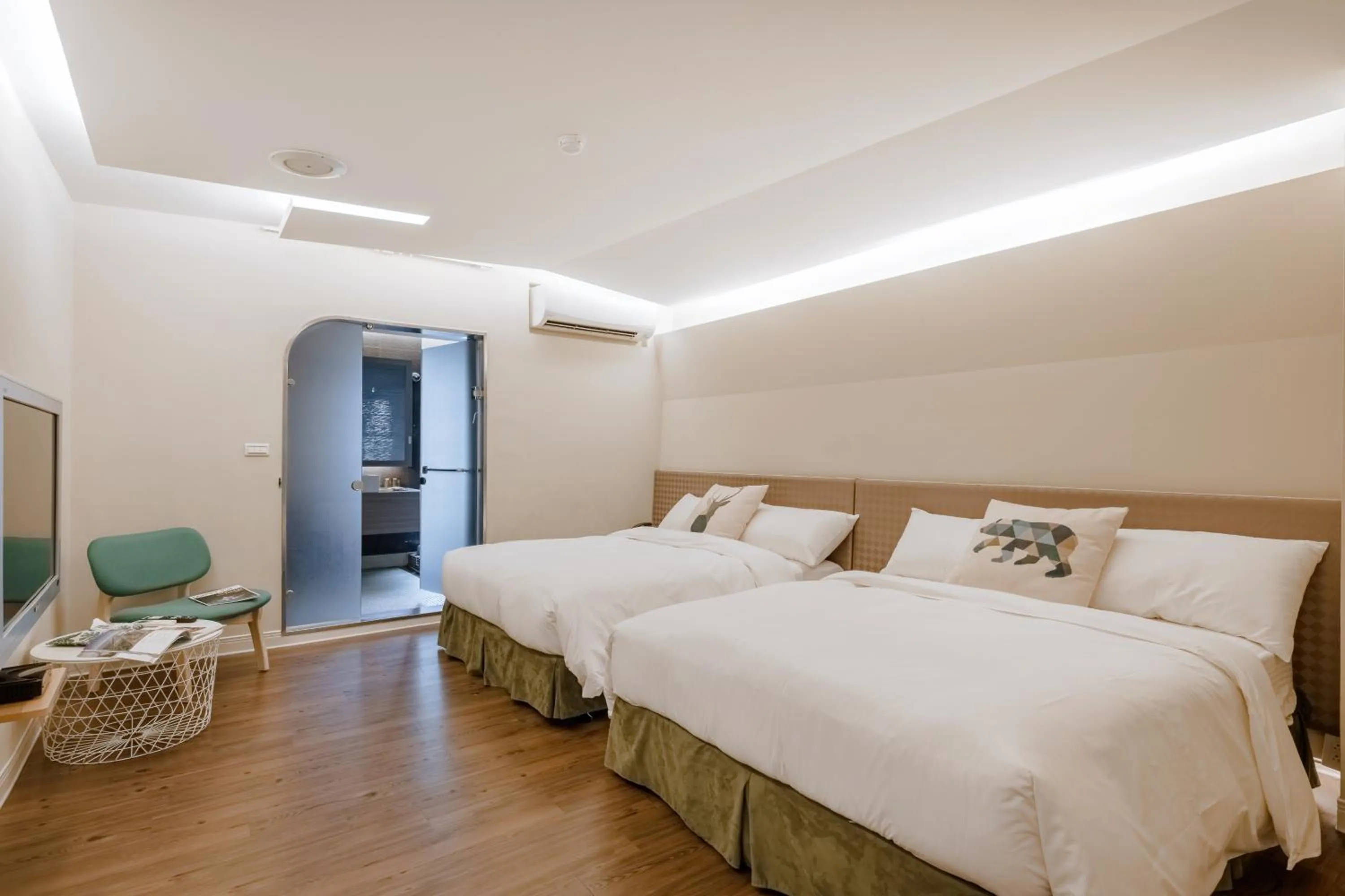 Bed in Ya Nold Hot Spring Hotel