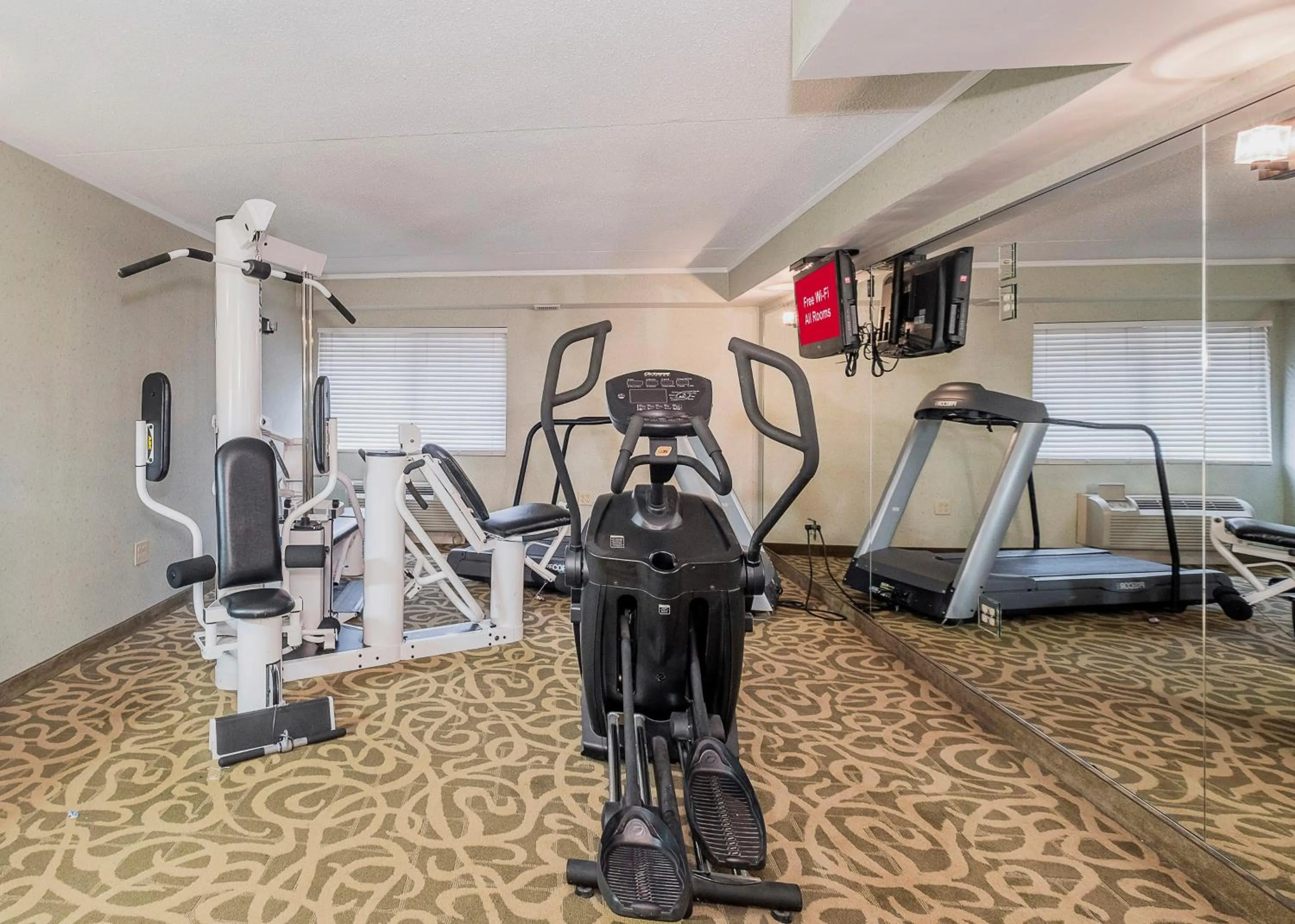 Fitness centre/facilities in Red Roof Inn & Suites Mt Holly - McGuire AFB