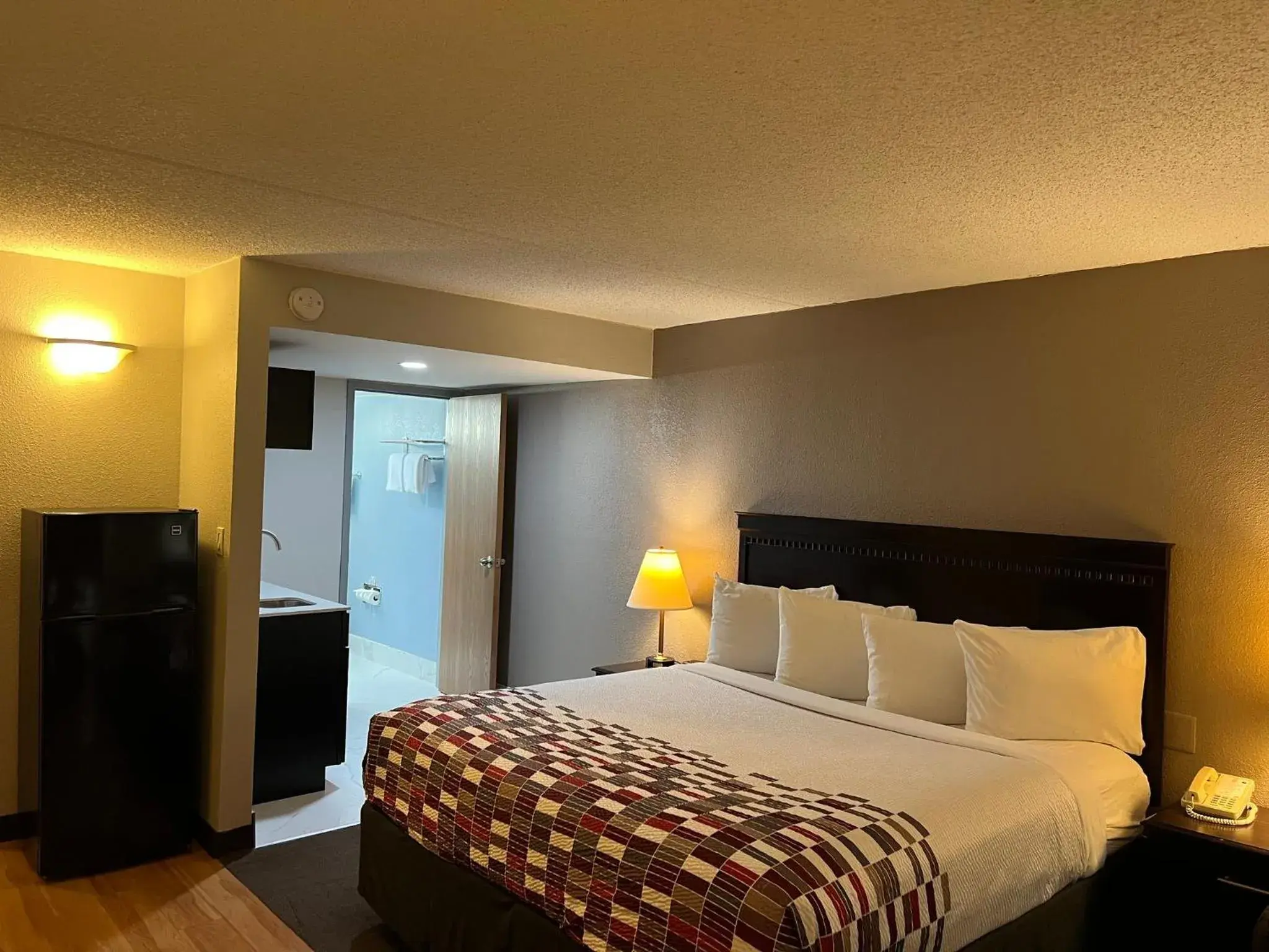 Suite Queen with Kitchenette Non-Smoking in Red Roof Inn & Suites Mt Holly - McGuire AFB Suite Queen with Kitchenette Non-Smoking in Red Roof Inn & Suites Mt Holly - McGuire AFB