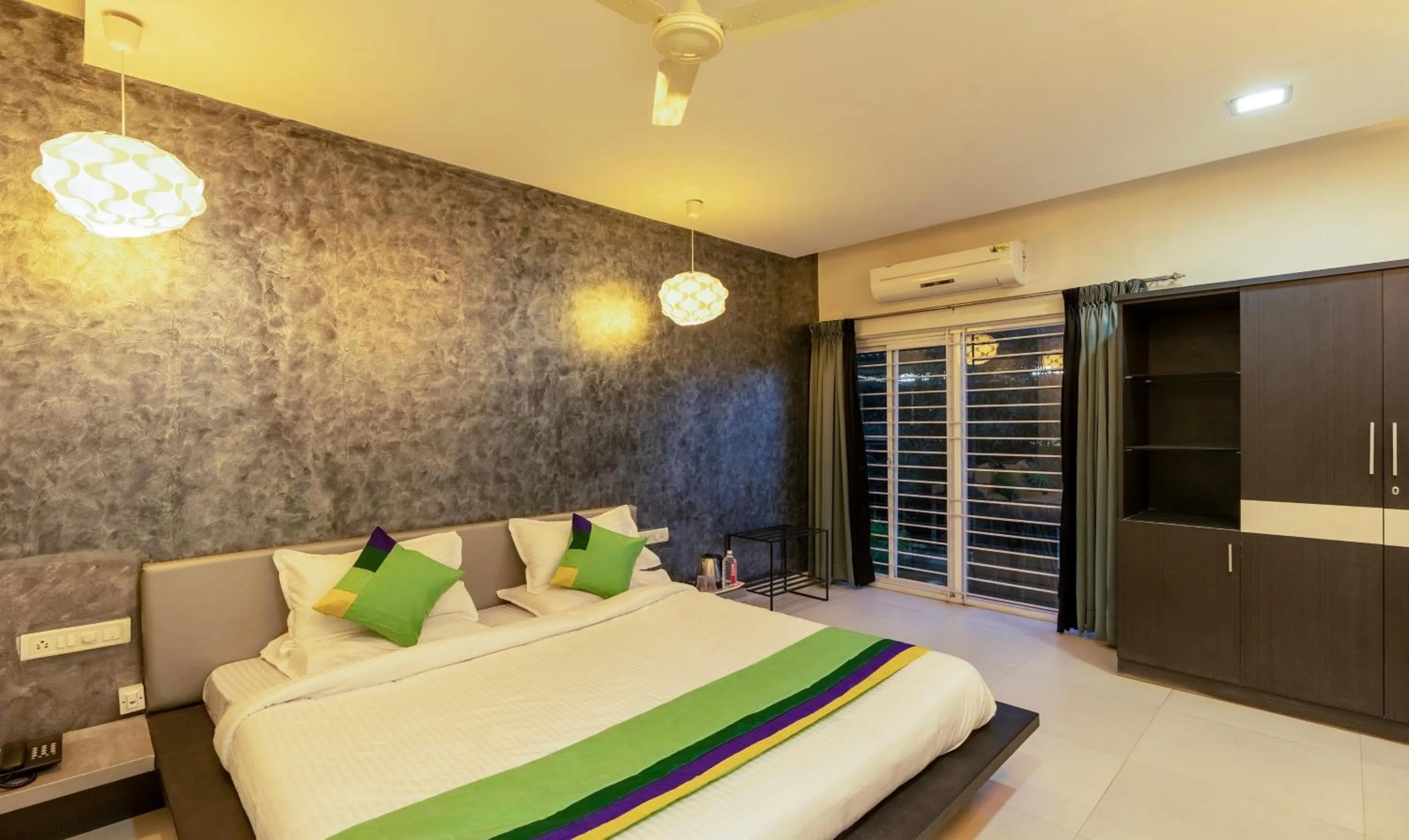 Bed in Treebo Midvalley Residence