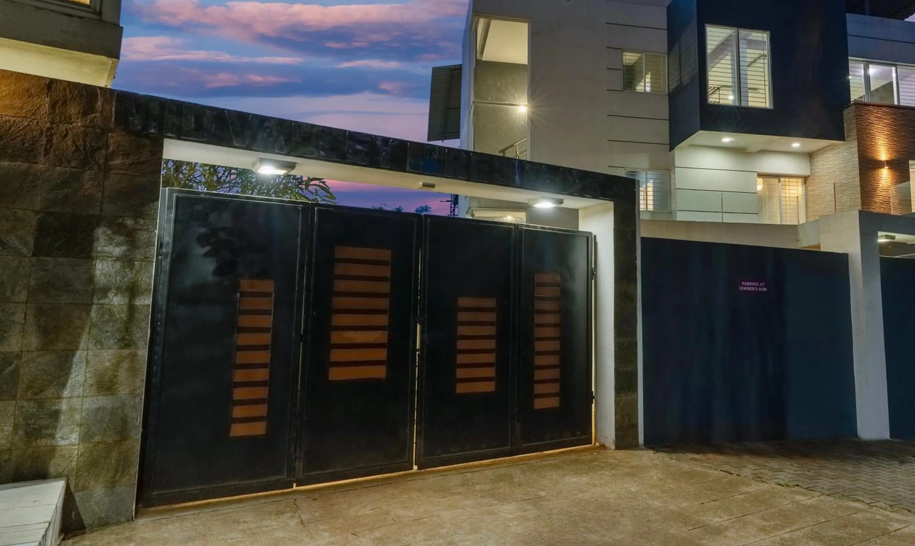 Facade/entrance in Treebo Midvalley Residence
