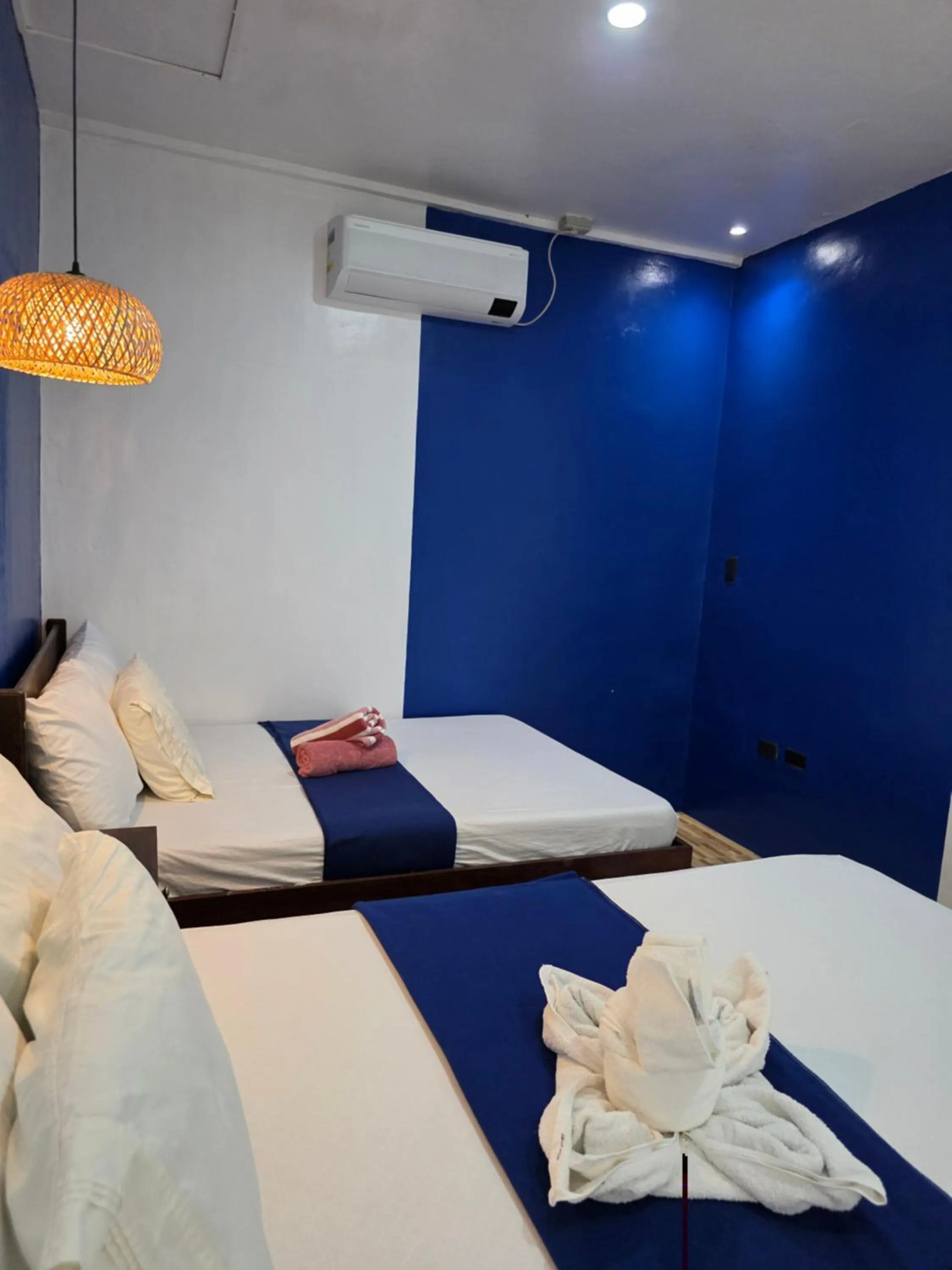 Bedroom, Bed in Pisces Tourist Inn - Port Barton