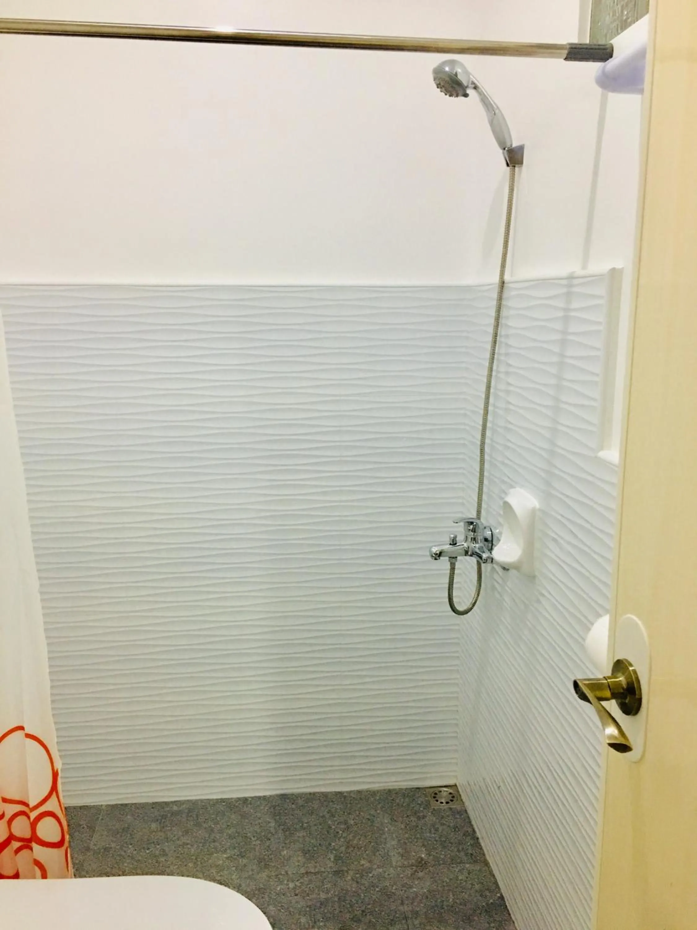 Shower in Pisces Tourist Inn - Port Barton