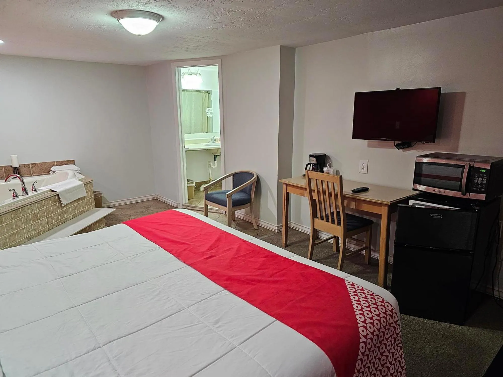 Bedroom, Bed in OYO Hotel Starlite Seneca Falls