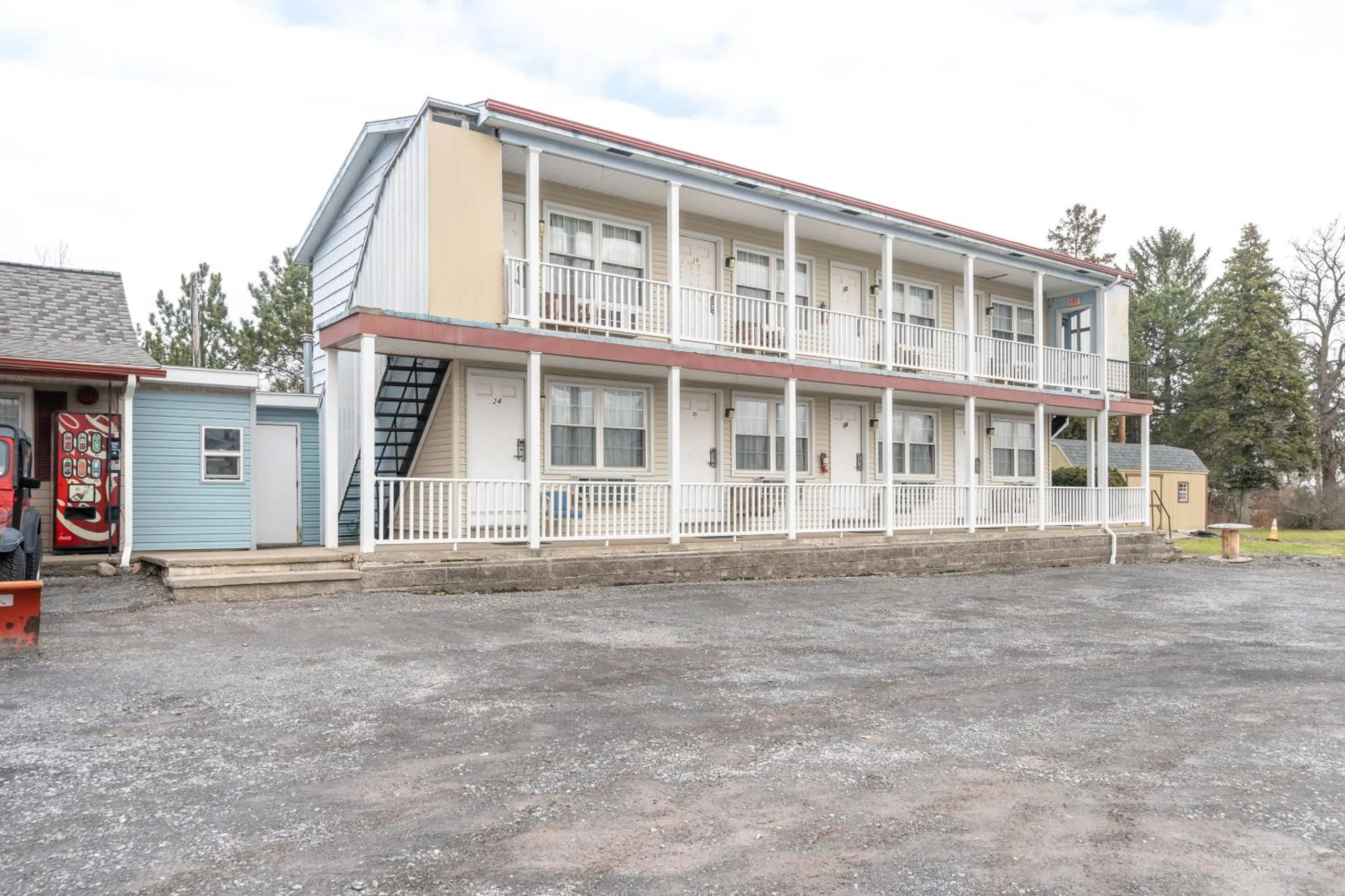 Facade/entrance in OYO Hotel Starlite Seneca Falls