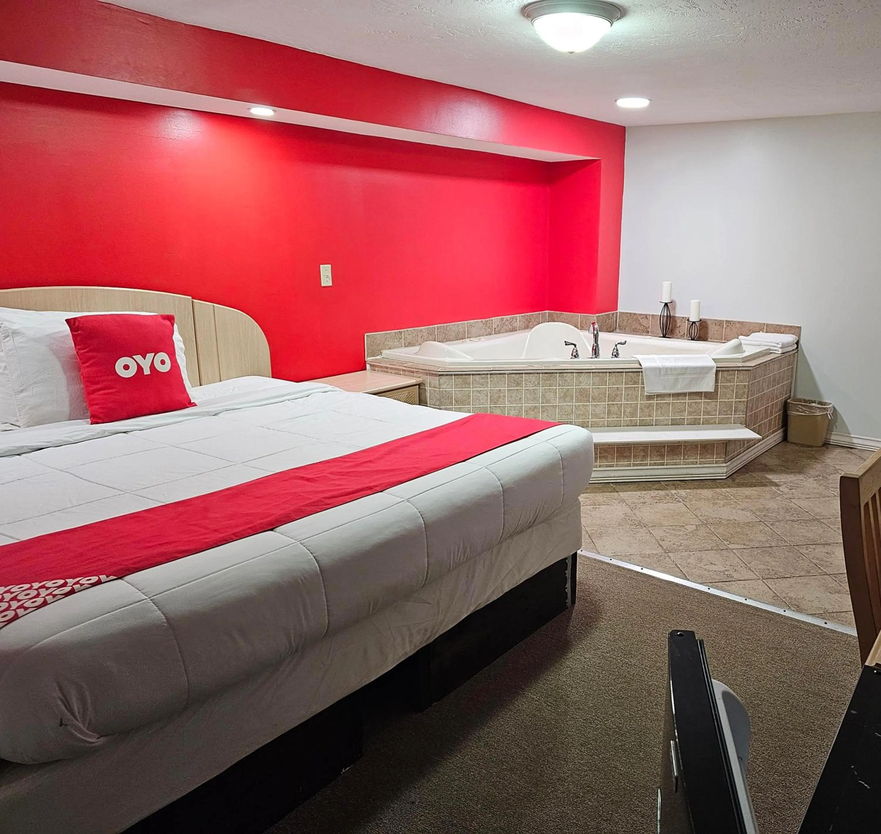 Bedroom, Bed in OYO Hotel Starlite Seneca Falls