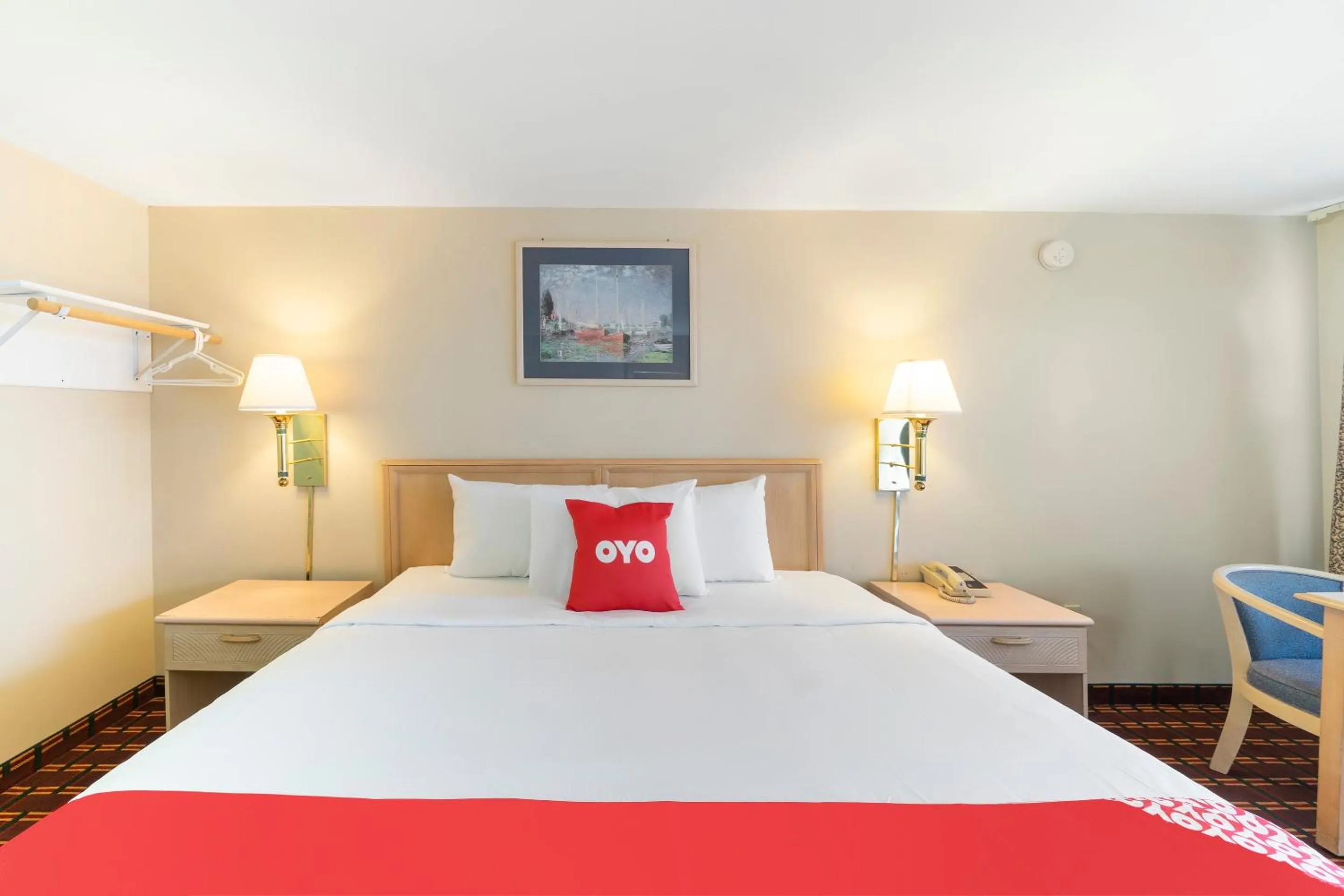 Bedroom, Bed in OYO Hotel Starlite Seneca Falls