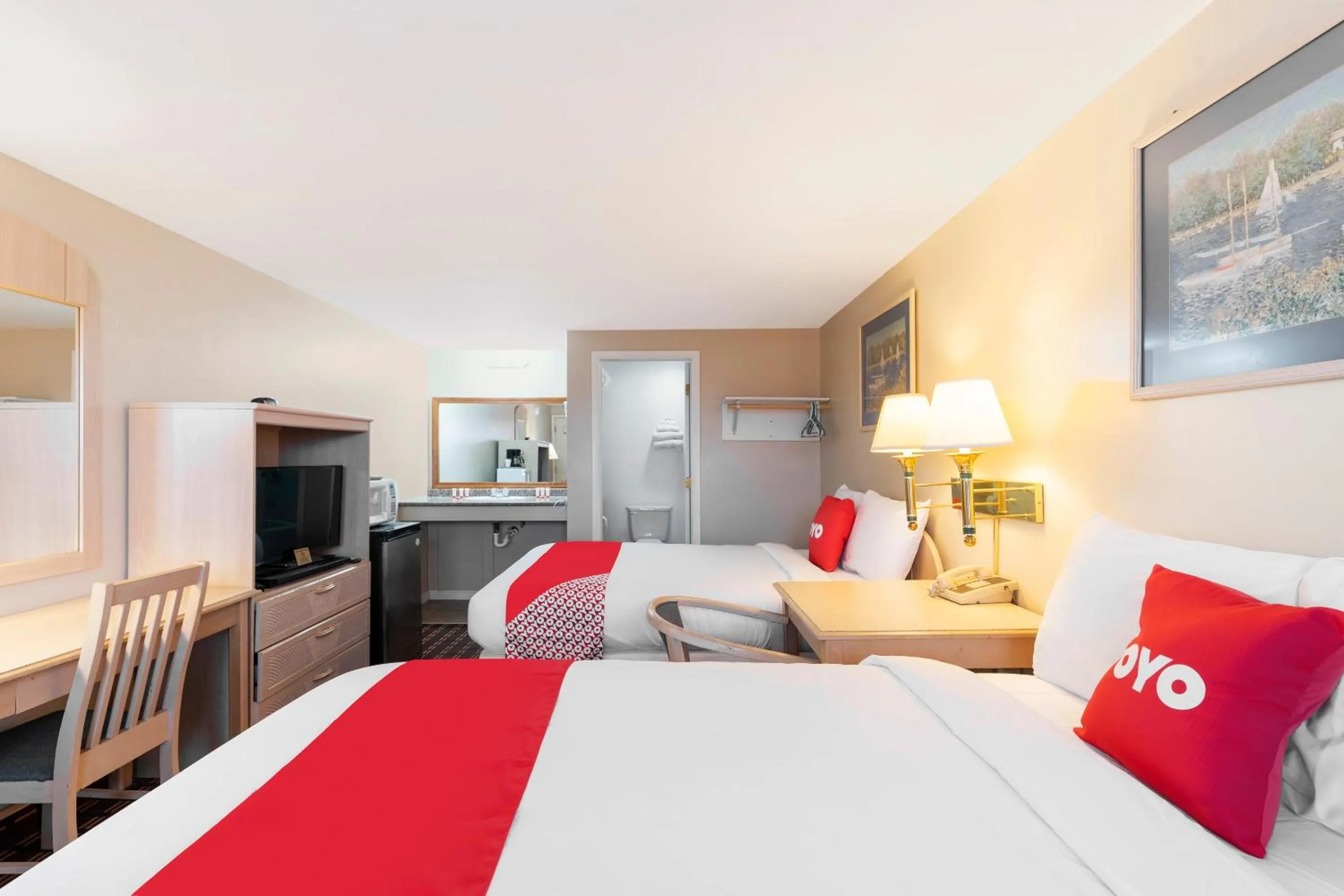 Bedroom, Bed in OYO Hotel Starlite Seneca Falls