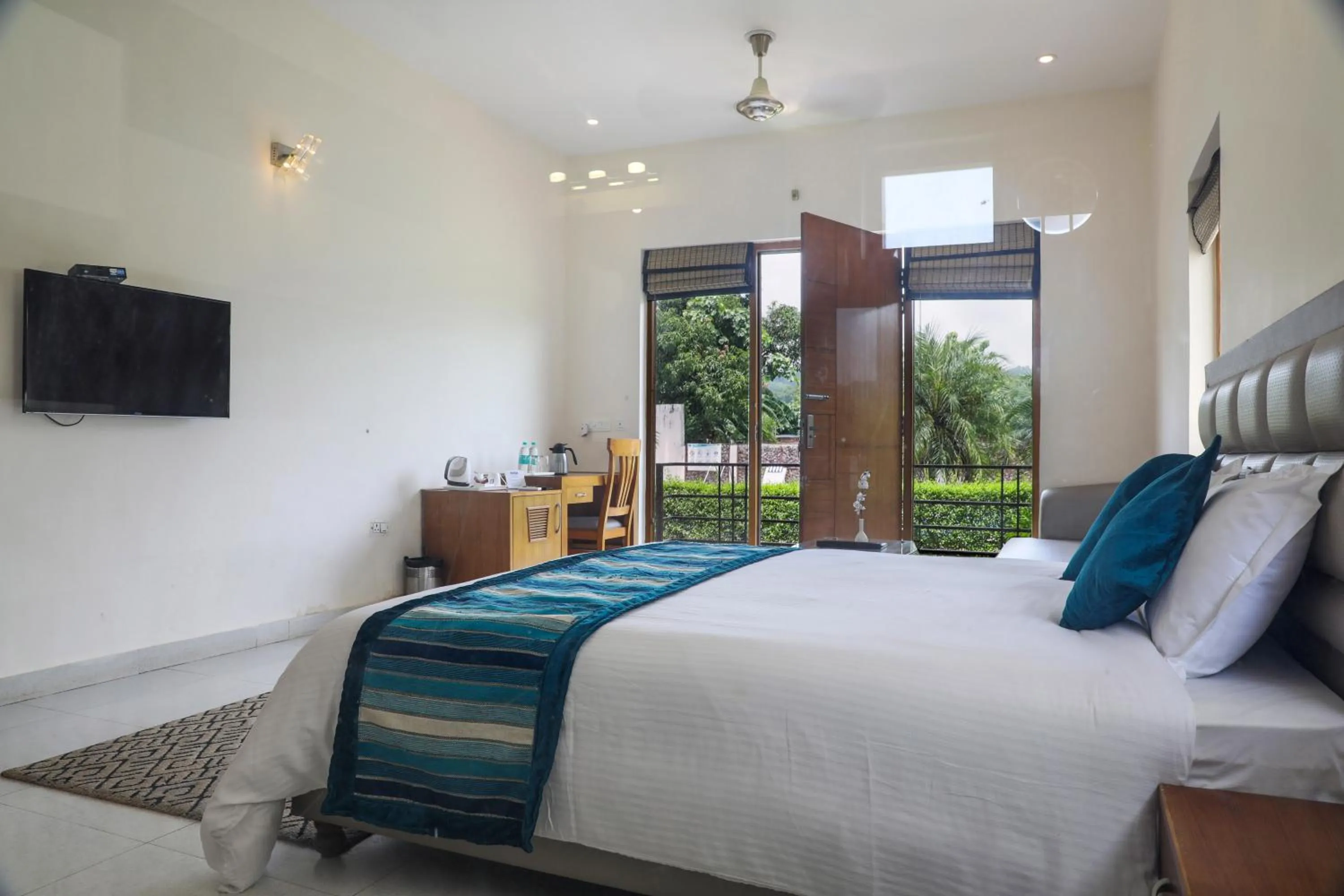 Bed in Corbett Panorama Resort