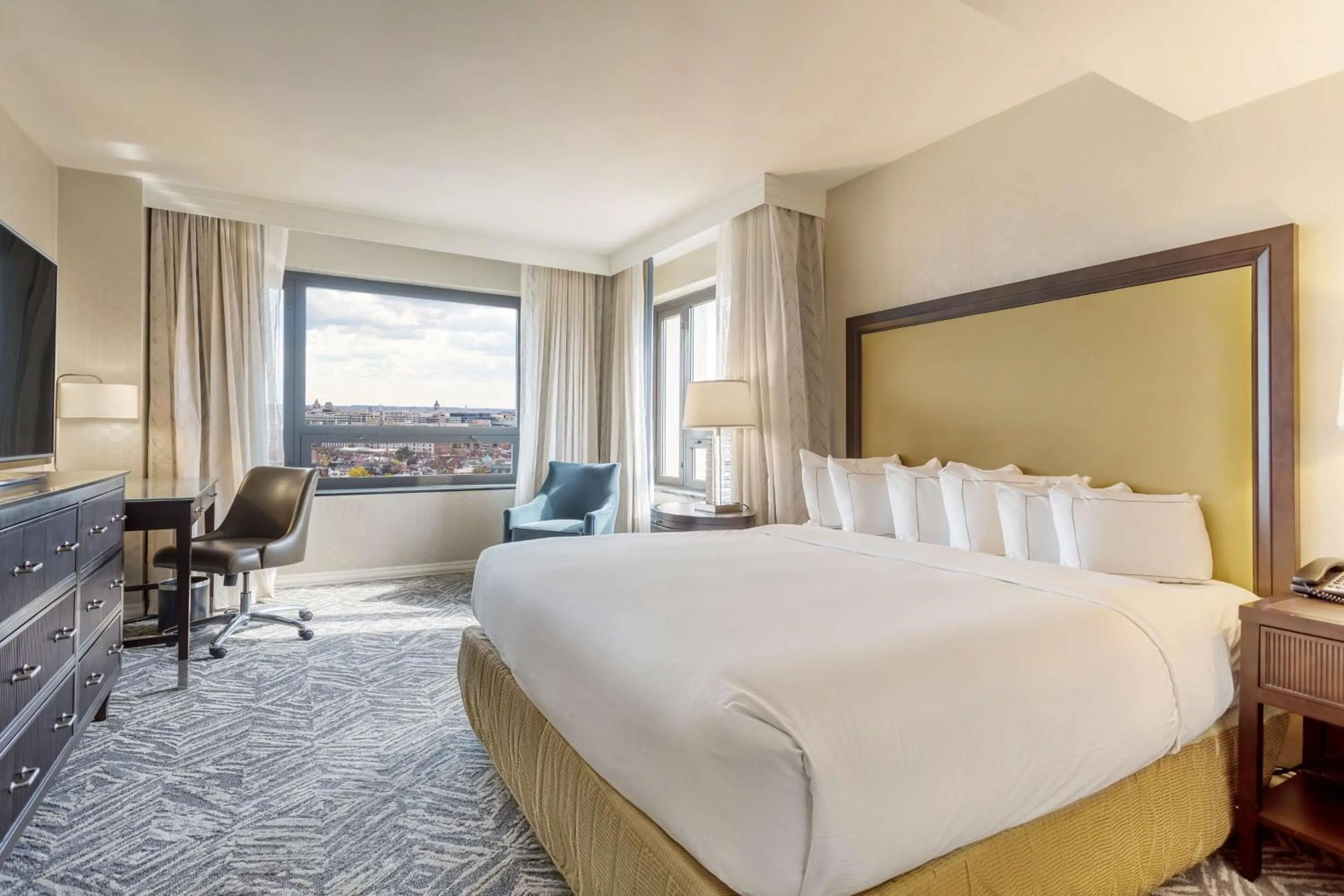 Bedroom, Bed in Washington Hilton