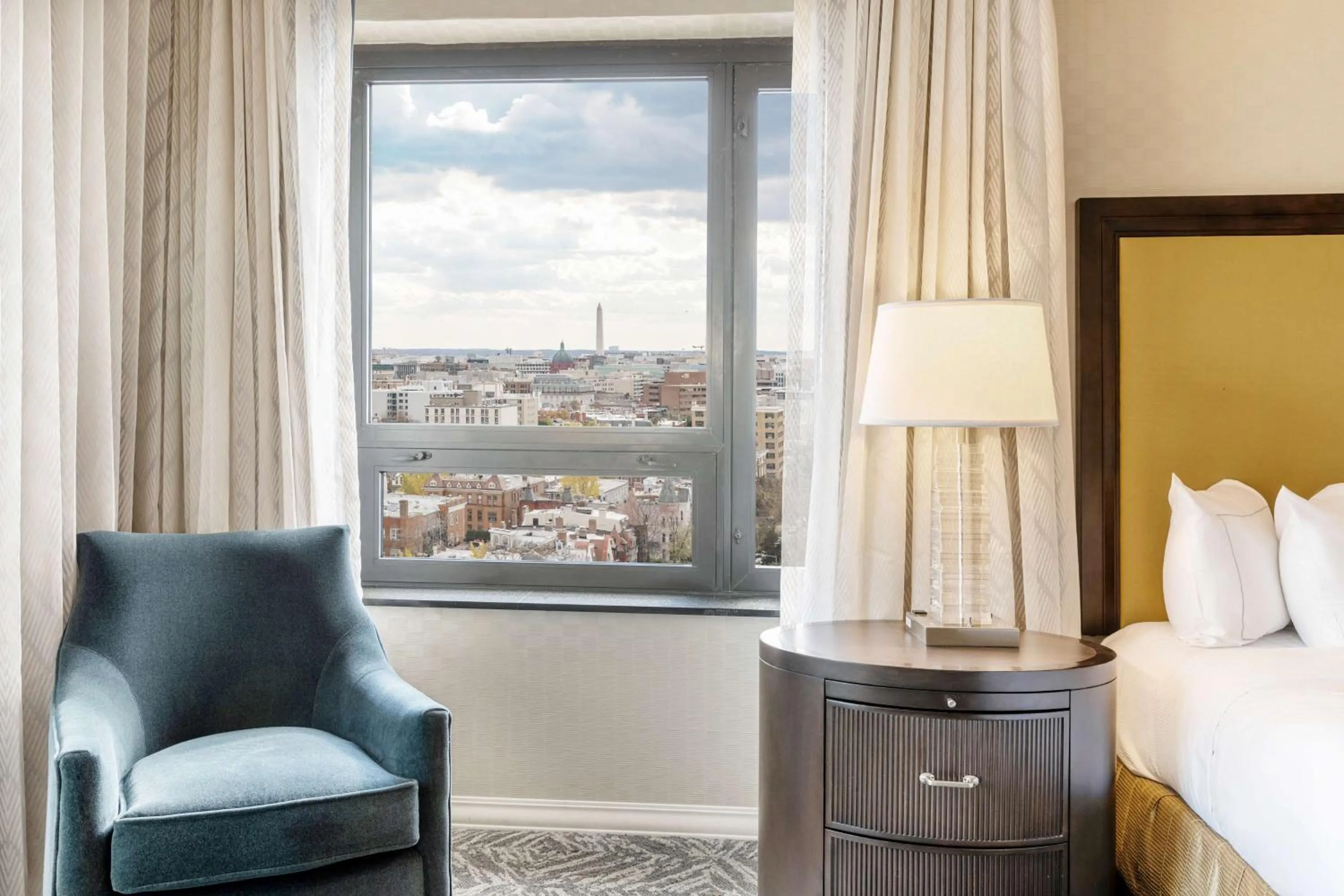 Living room, Bed in Washington Hilton