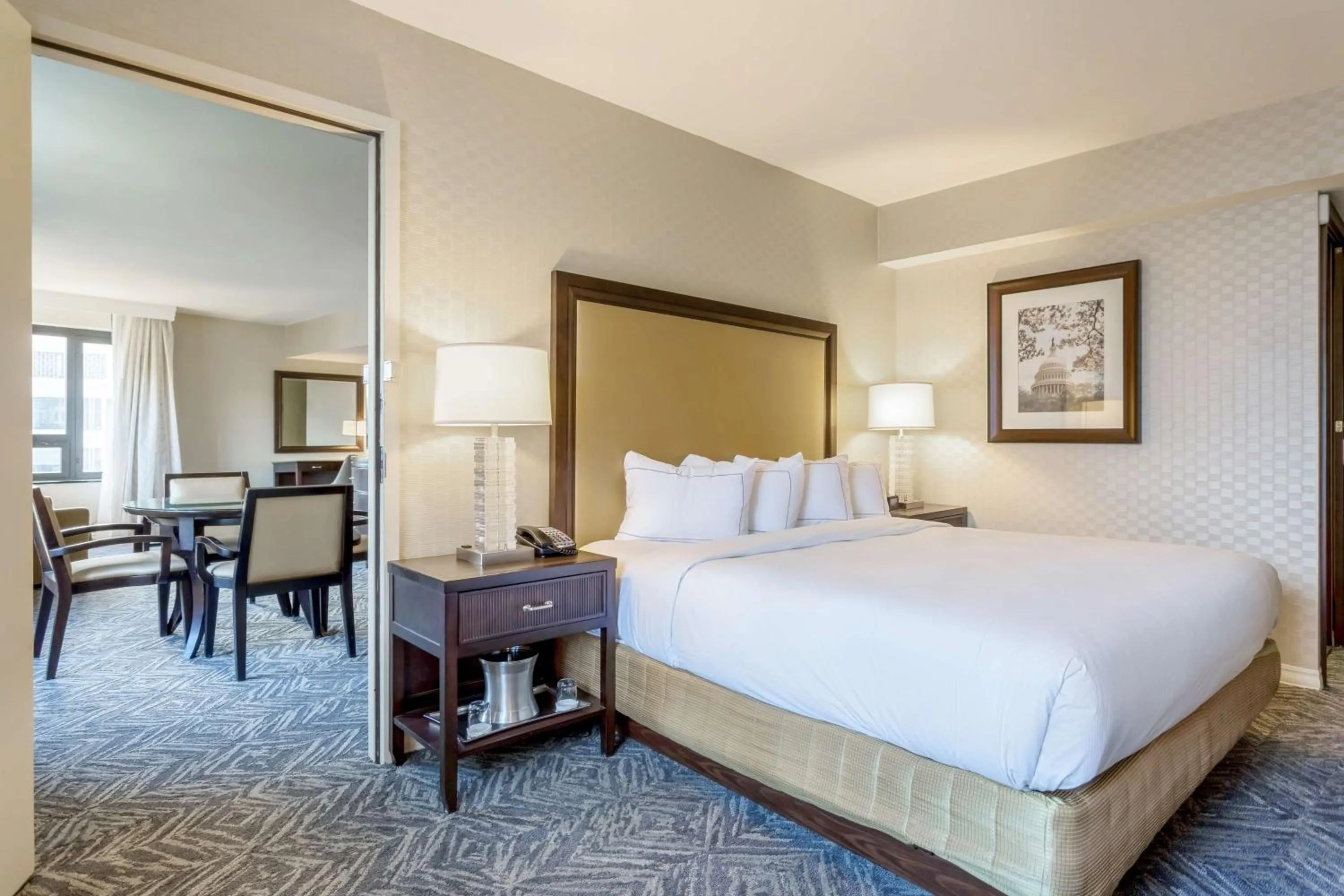 Living room, Bed in Washington Hilton