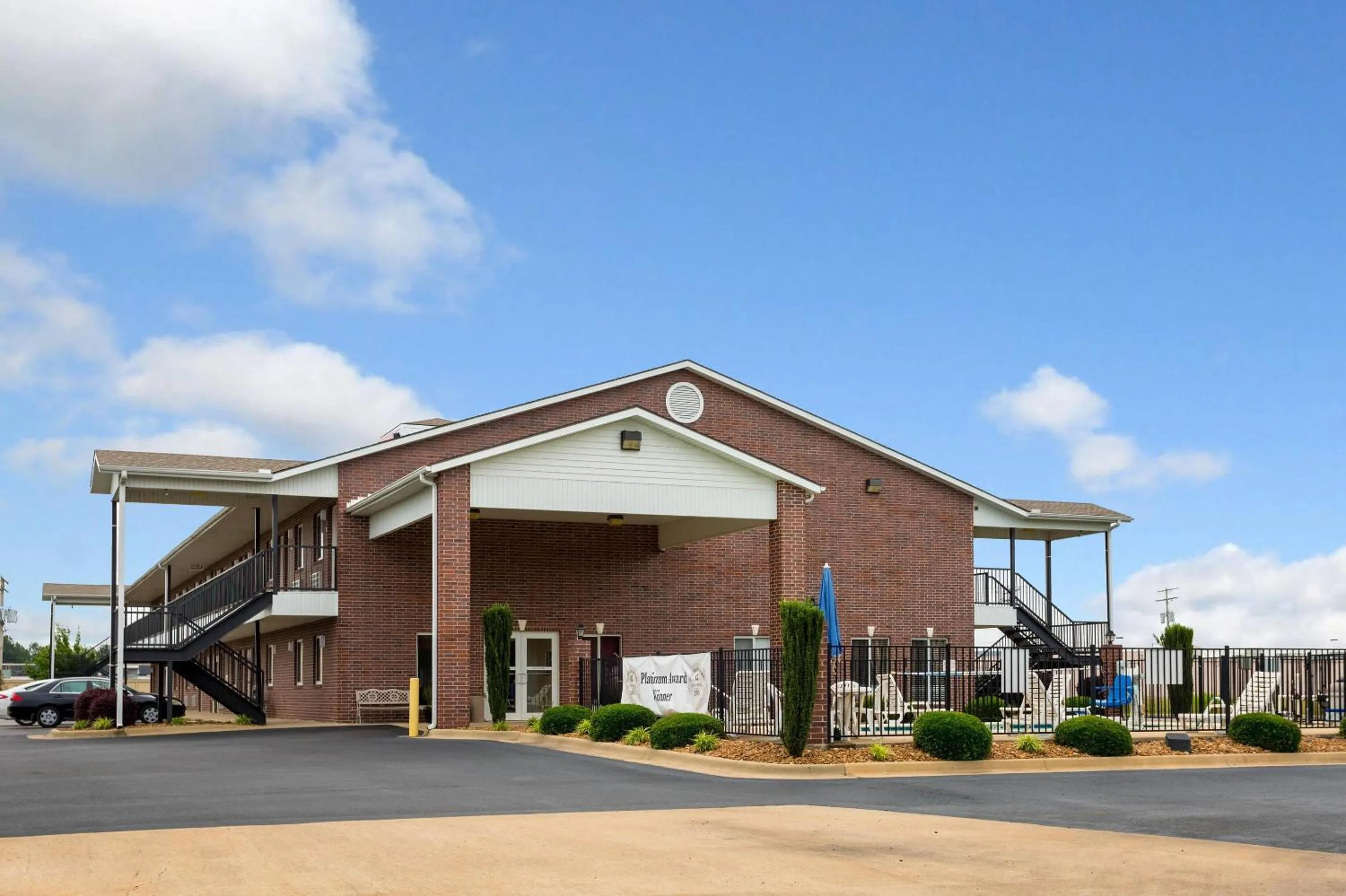 Property building in Econo Lodge Inn & Suites Searcy