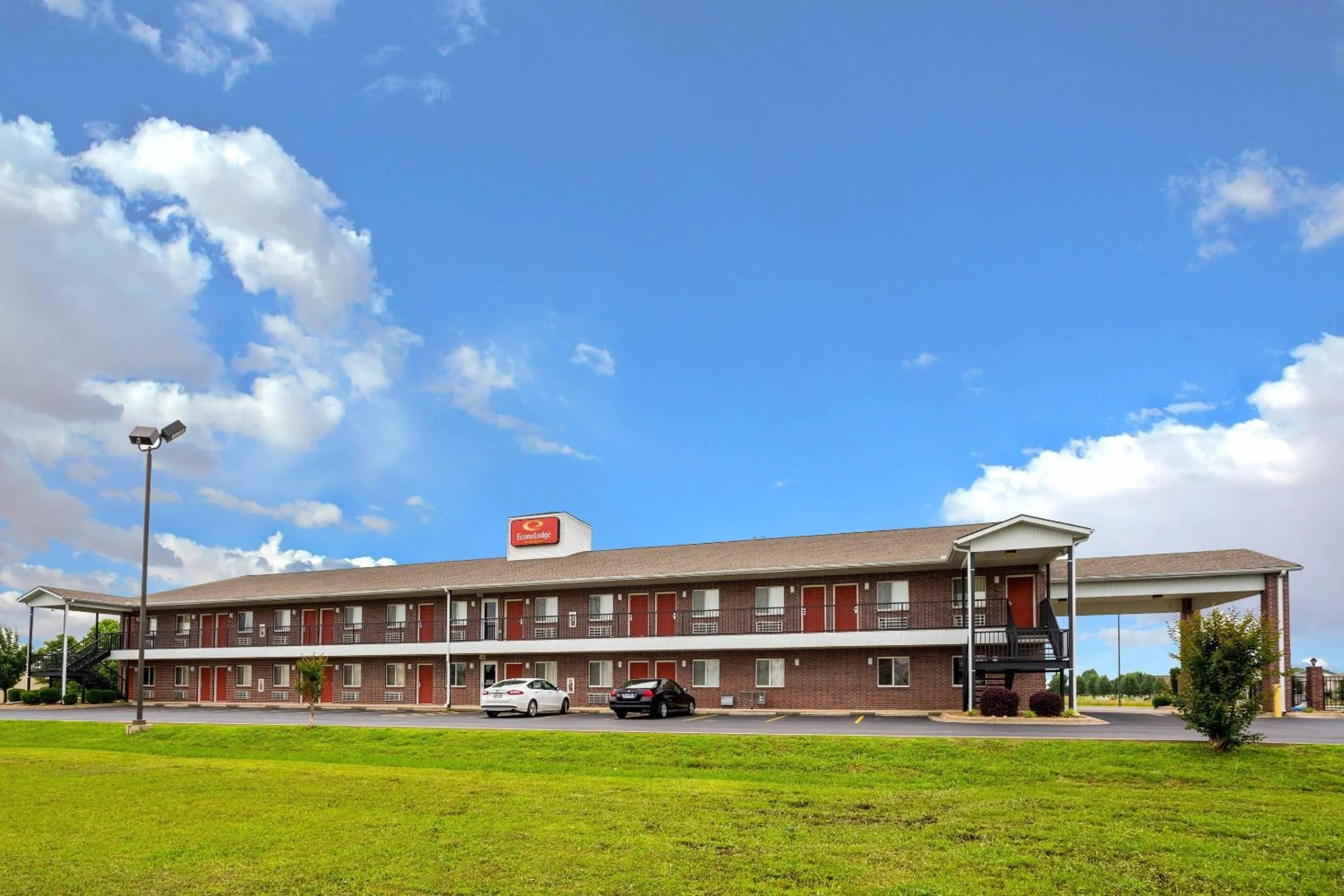 Property building in Econo Lodge Inn & Suites Searcy
