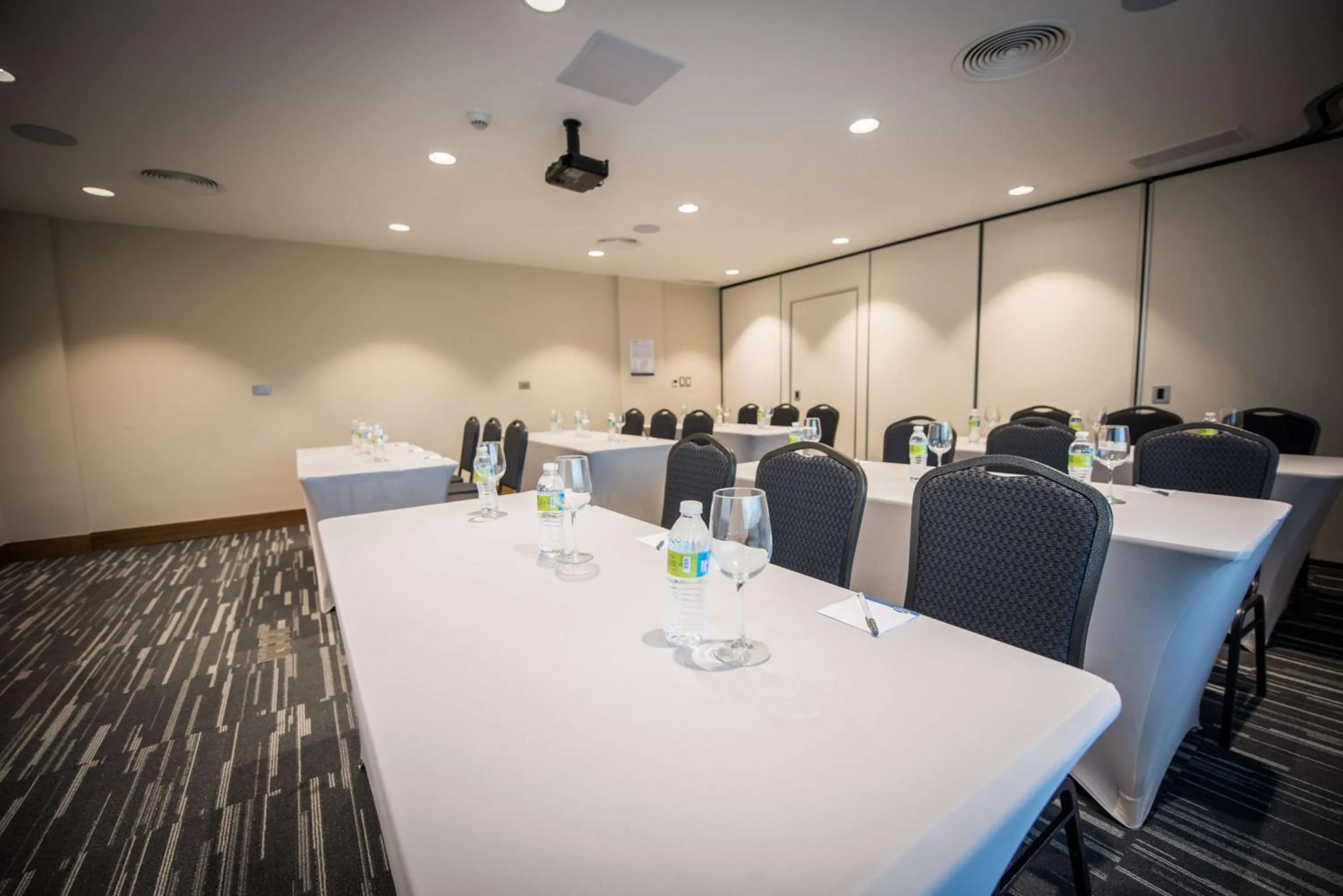 Meeting/conference room in Hampton By Hilton Santo Domingo Airport