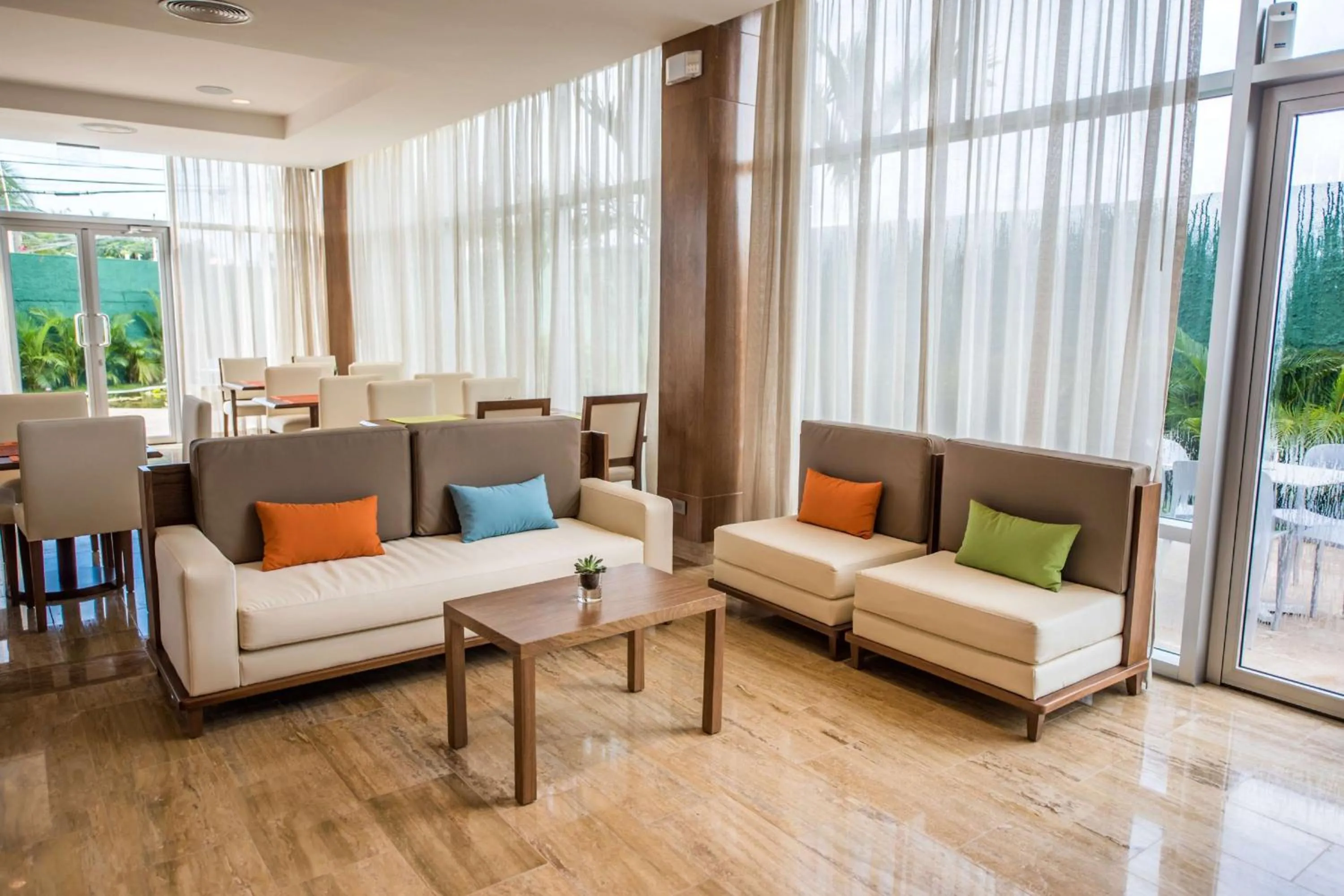 Lobby or reception in Hampton By Hilton Santo Domingo Airport
