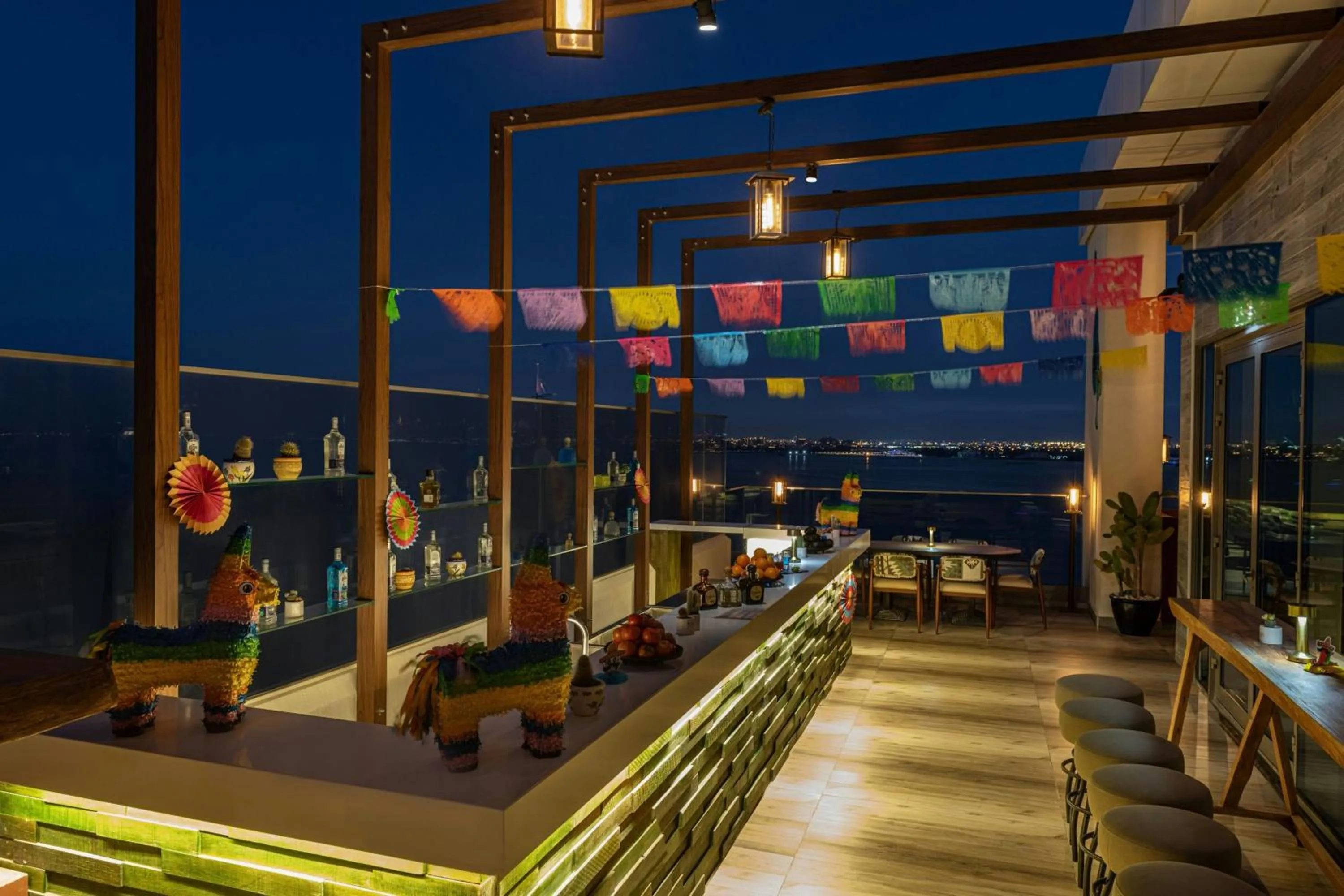 Restaurant/places to eat in Aloft Palm Jumeirah