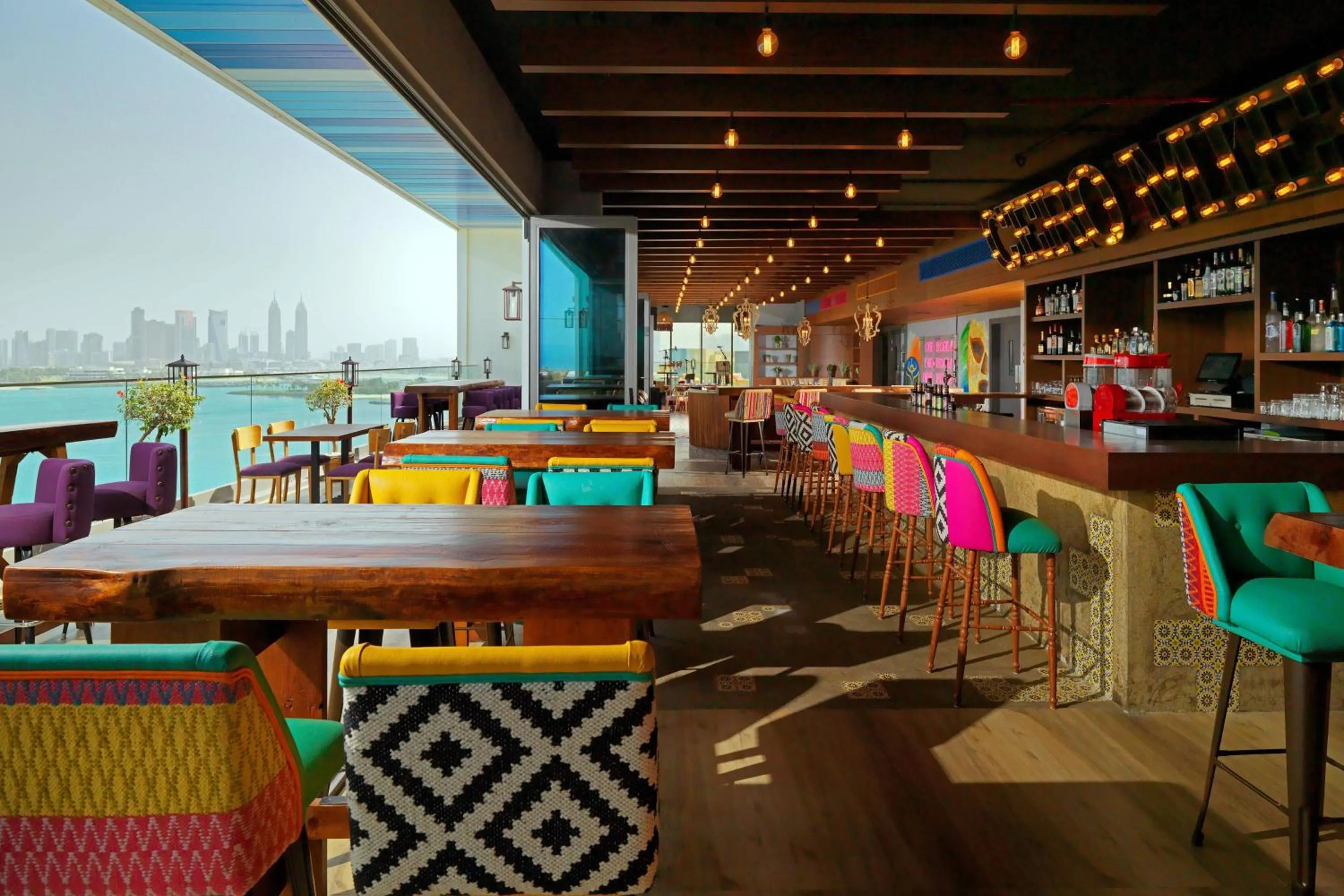 Lounge or bar in Aloft Palm Jumeirah