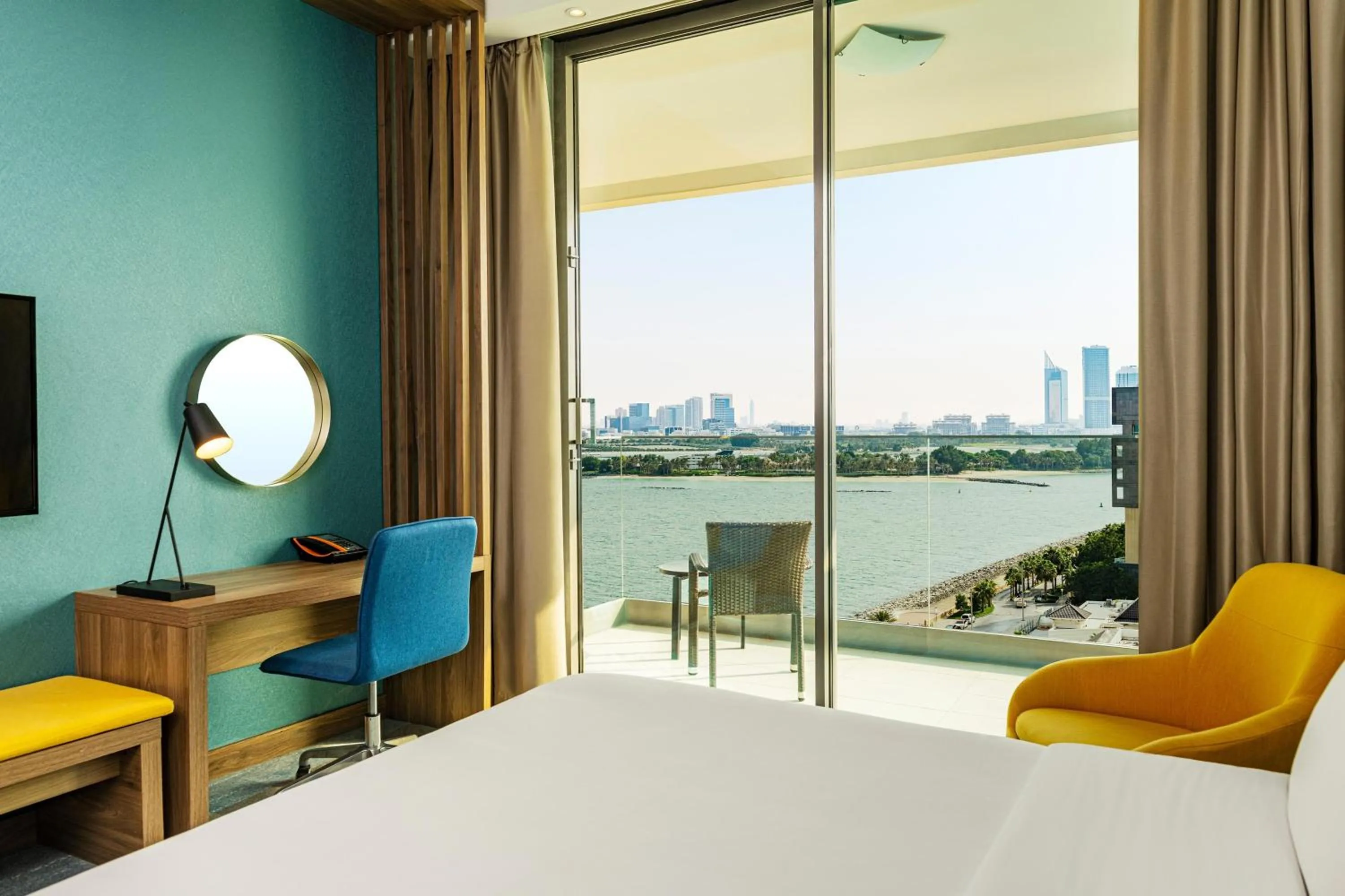 Photo of the whole room, Bed in Aloft Palm Jumeirah