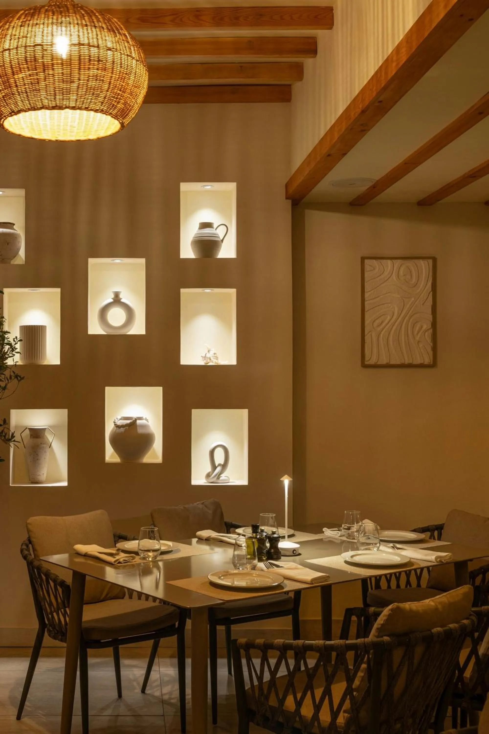 Restaurant/places to eat in Aloft Palm Jumeirah