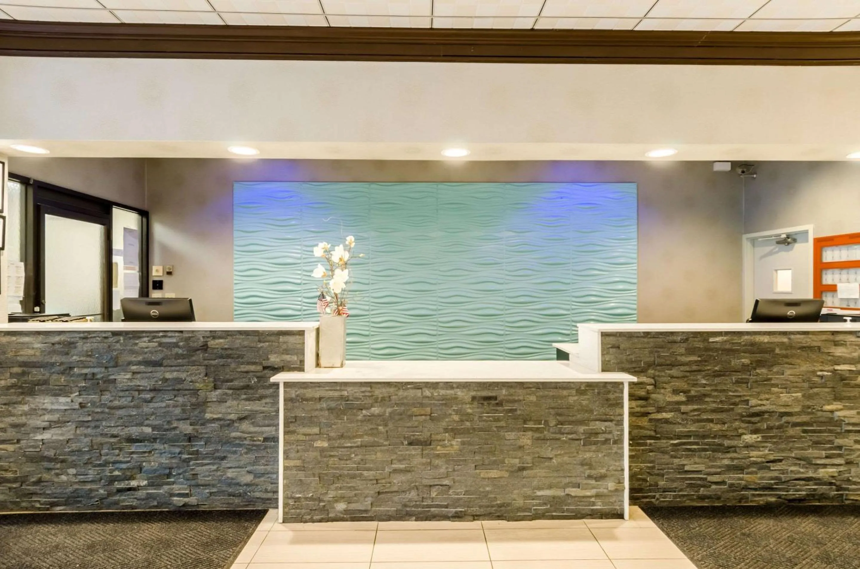 Lobby or reception, Bathroom in Clarion Hotel Aqua Lagoon Waterpark