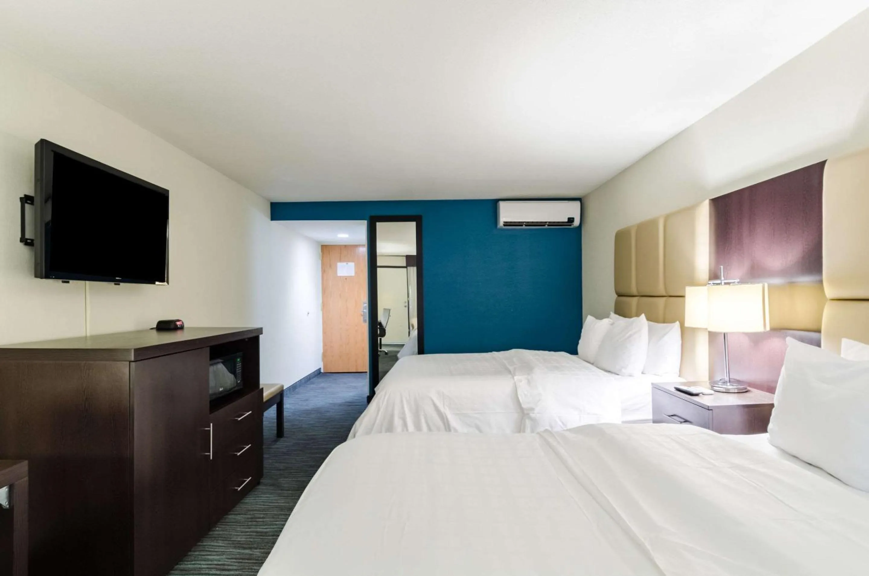 Photo of the whole room, TV/Entertainment Center in Clarion Hotel Aqua Lagoon Waterpark