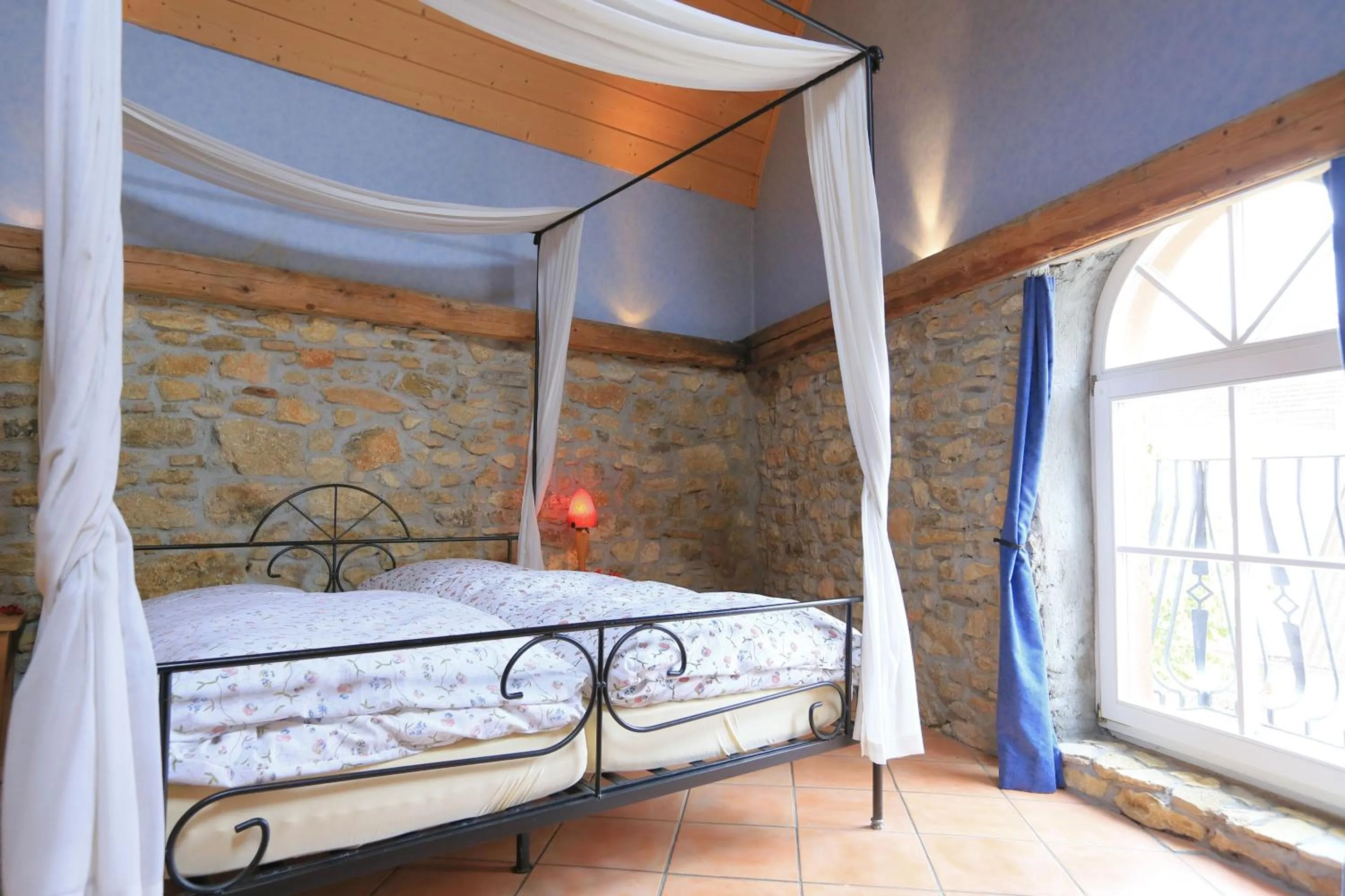 Photo of the whole room, Bed in Hotel Weingewolbe