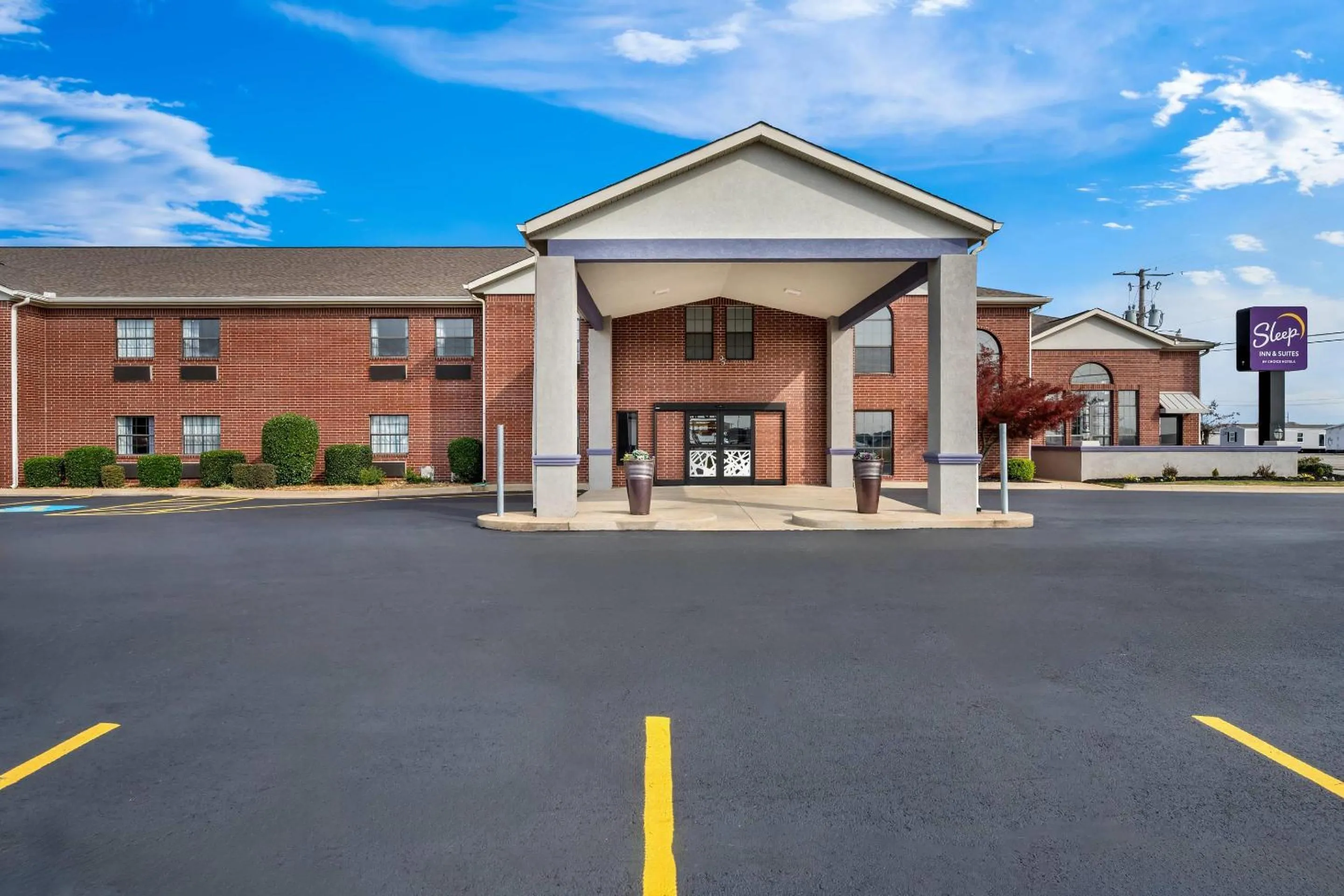 Property building in Sleep Inn & Suites Searcy near University