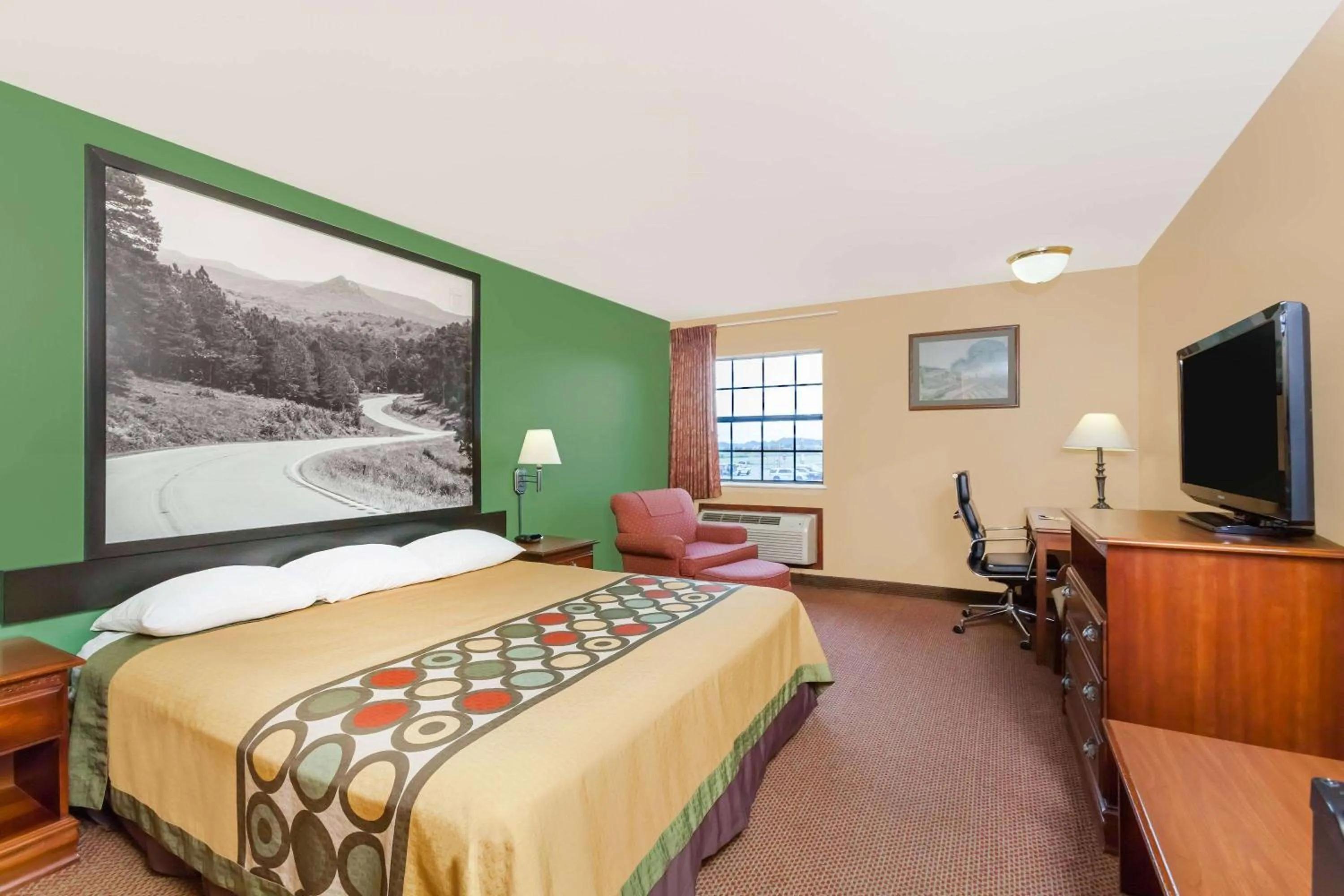Photo of the whole room, Bed in Super 8 by Wyndham Searcy AR