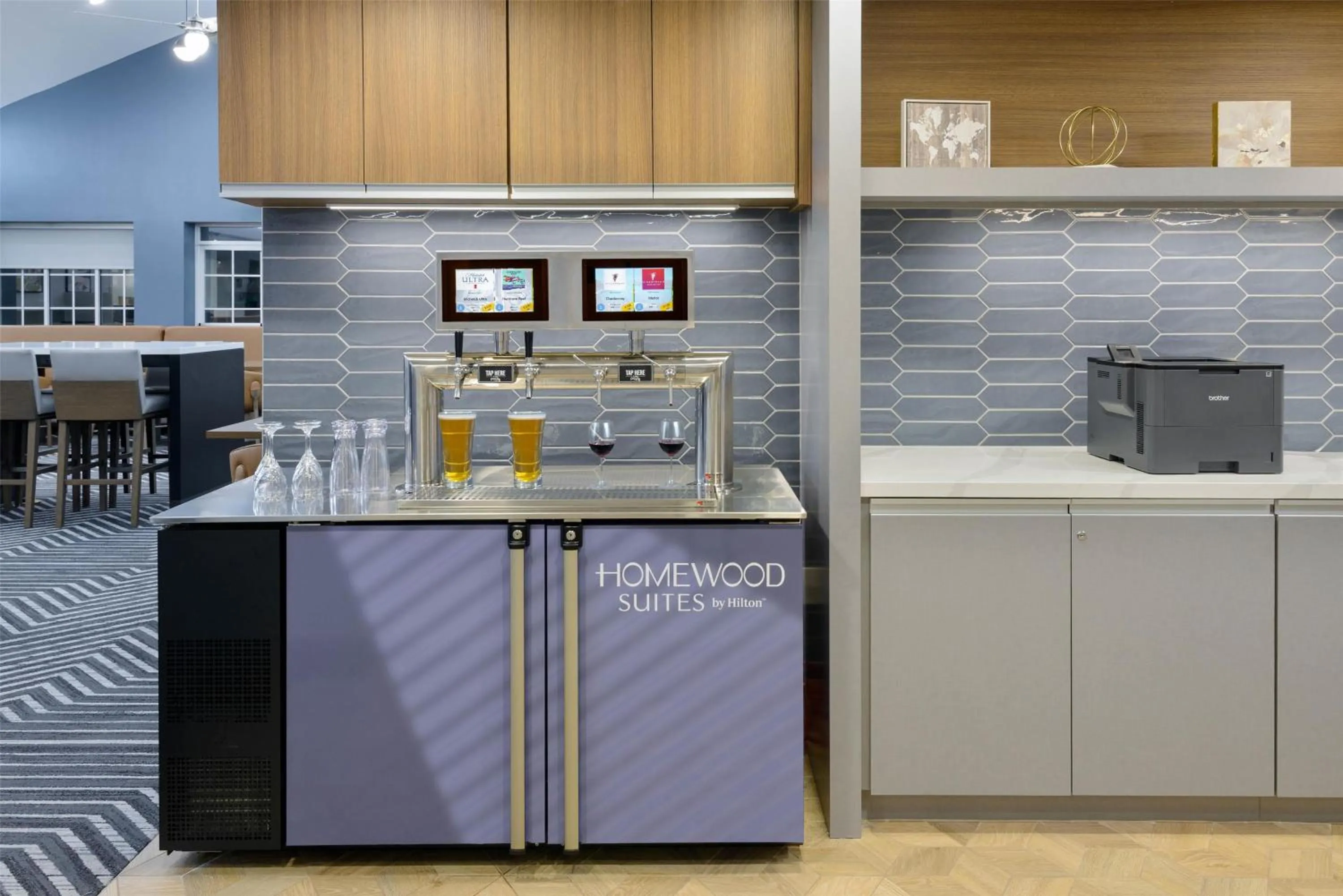 Dining area in Homewood Suites by Hilton Orlando-UCF Area