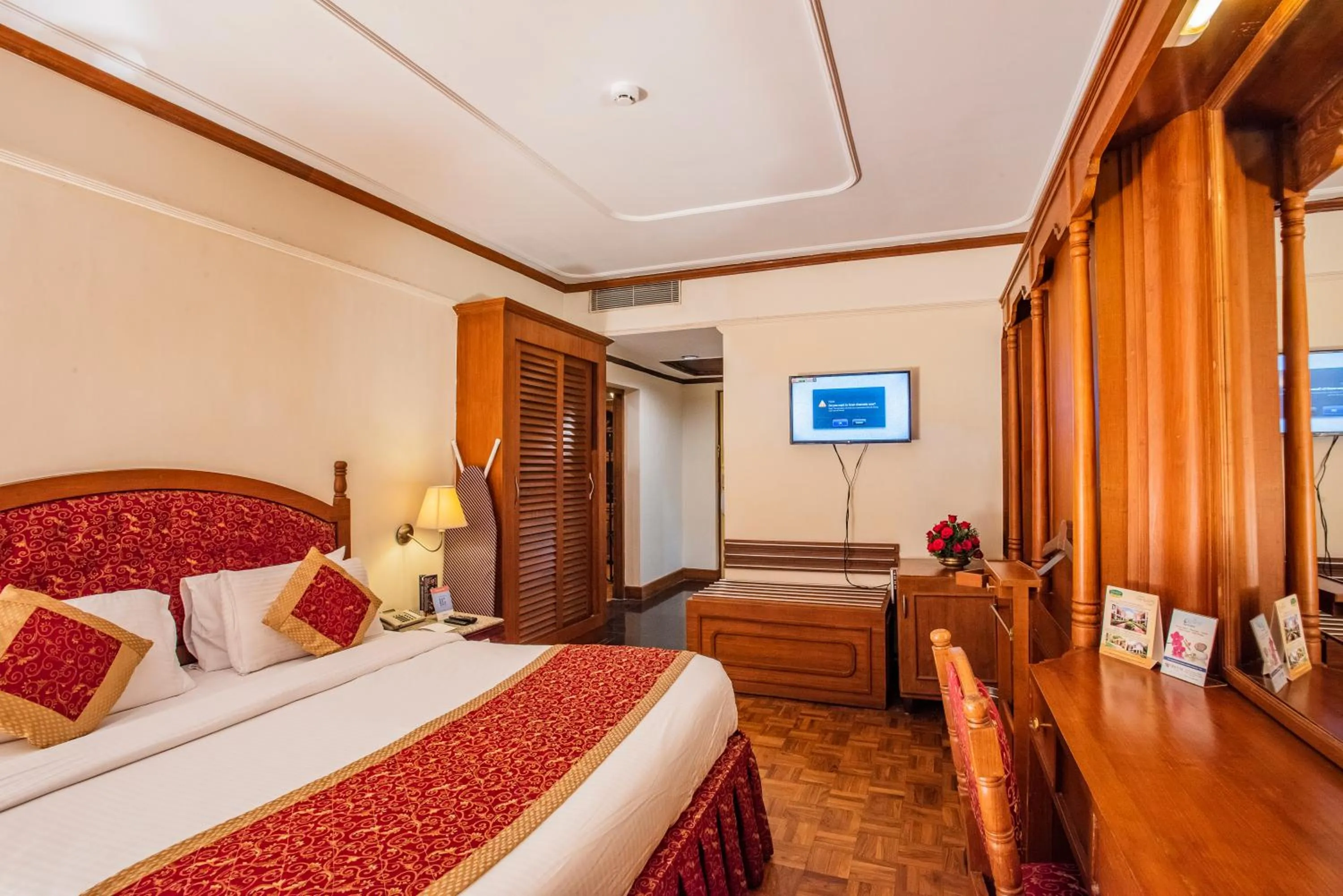 Photo of the whole room, Bed in The South Park Hotel