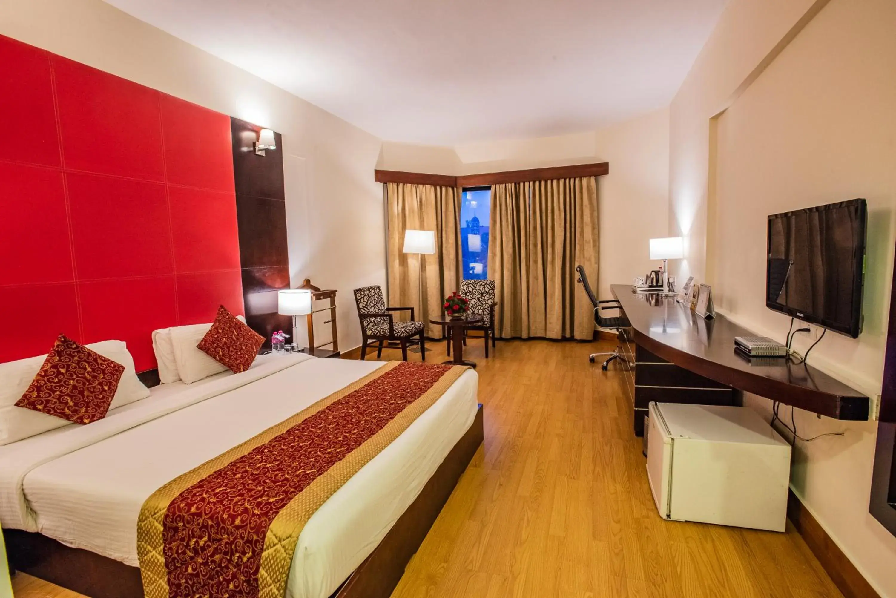 Photo of the whole room, Bed in The South Park Hotel Photo of the whole room, Bed in The South Park Hotel