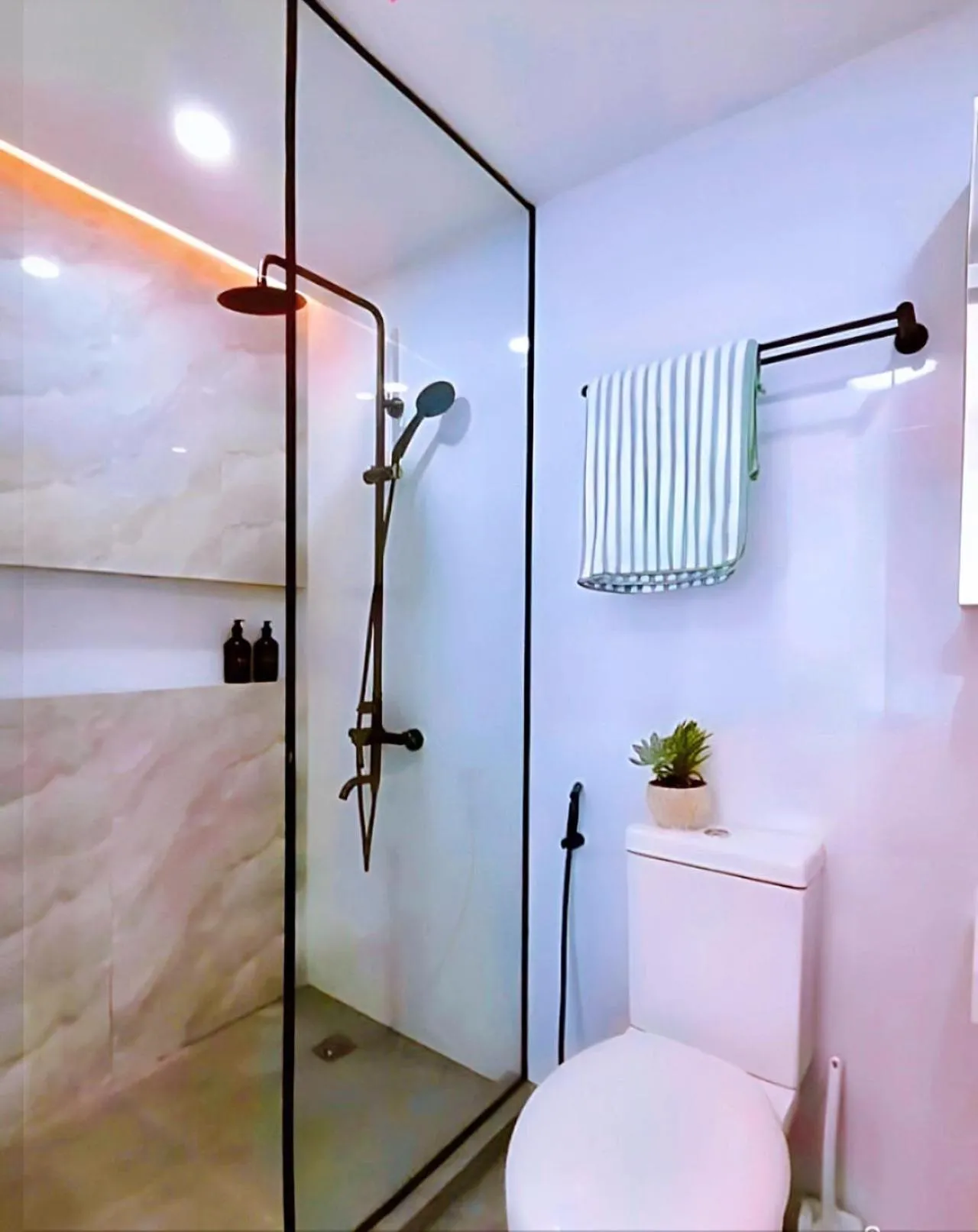 Shower in Holiday Escape Philippines