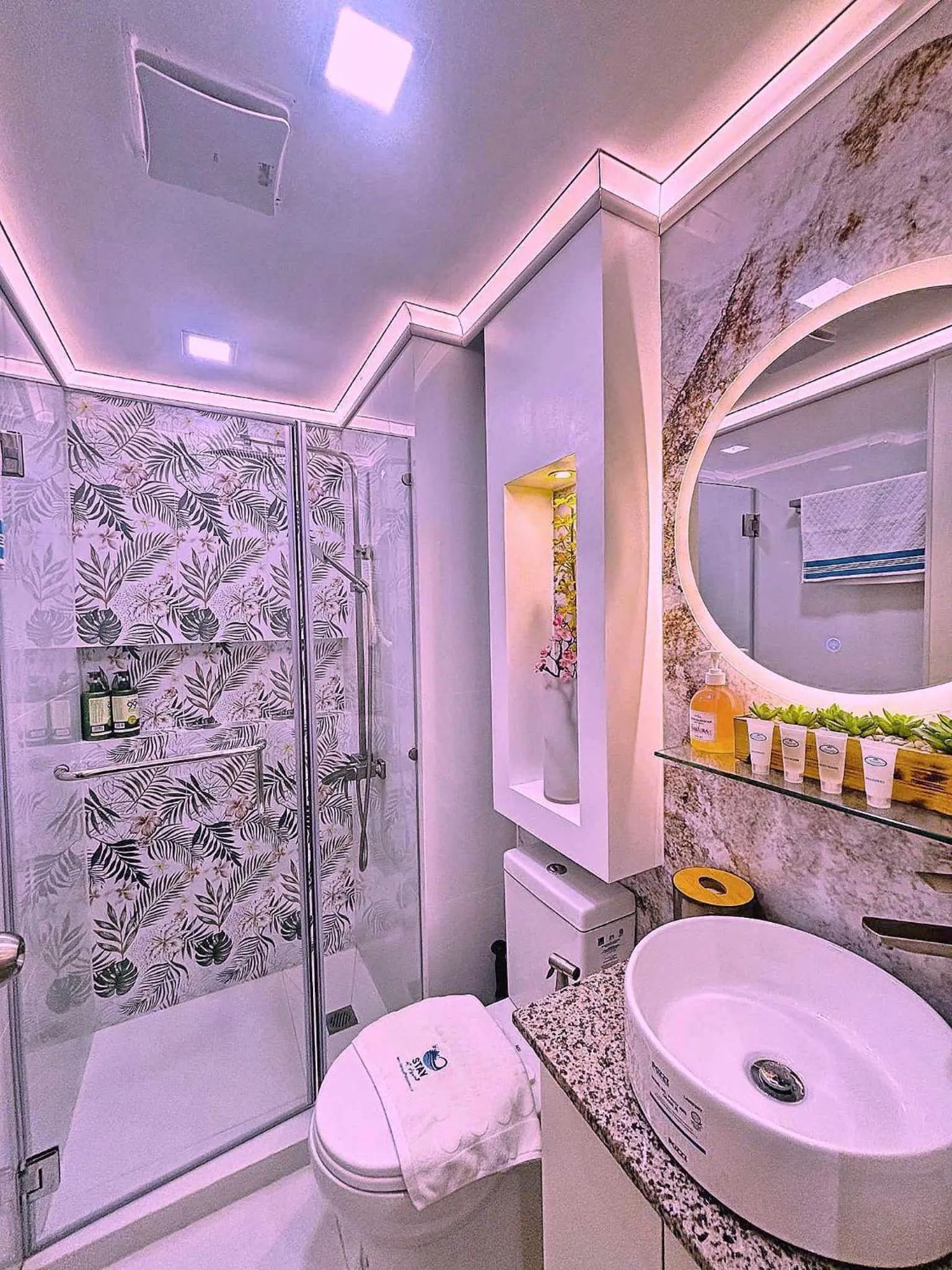 Shower in Holiday Escape Philippines