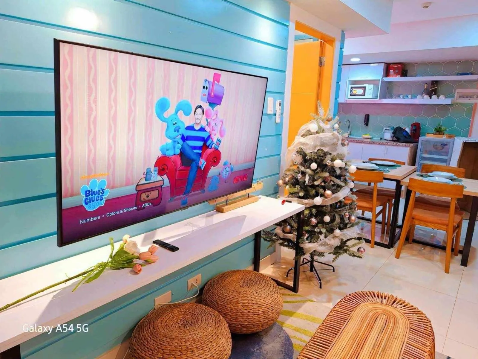 Communal lounge/ TV room in Holiday Escape Philippines