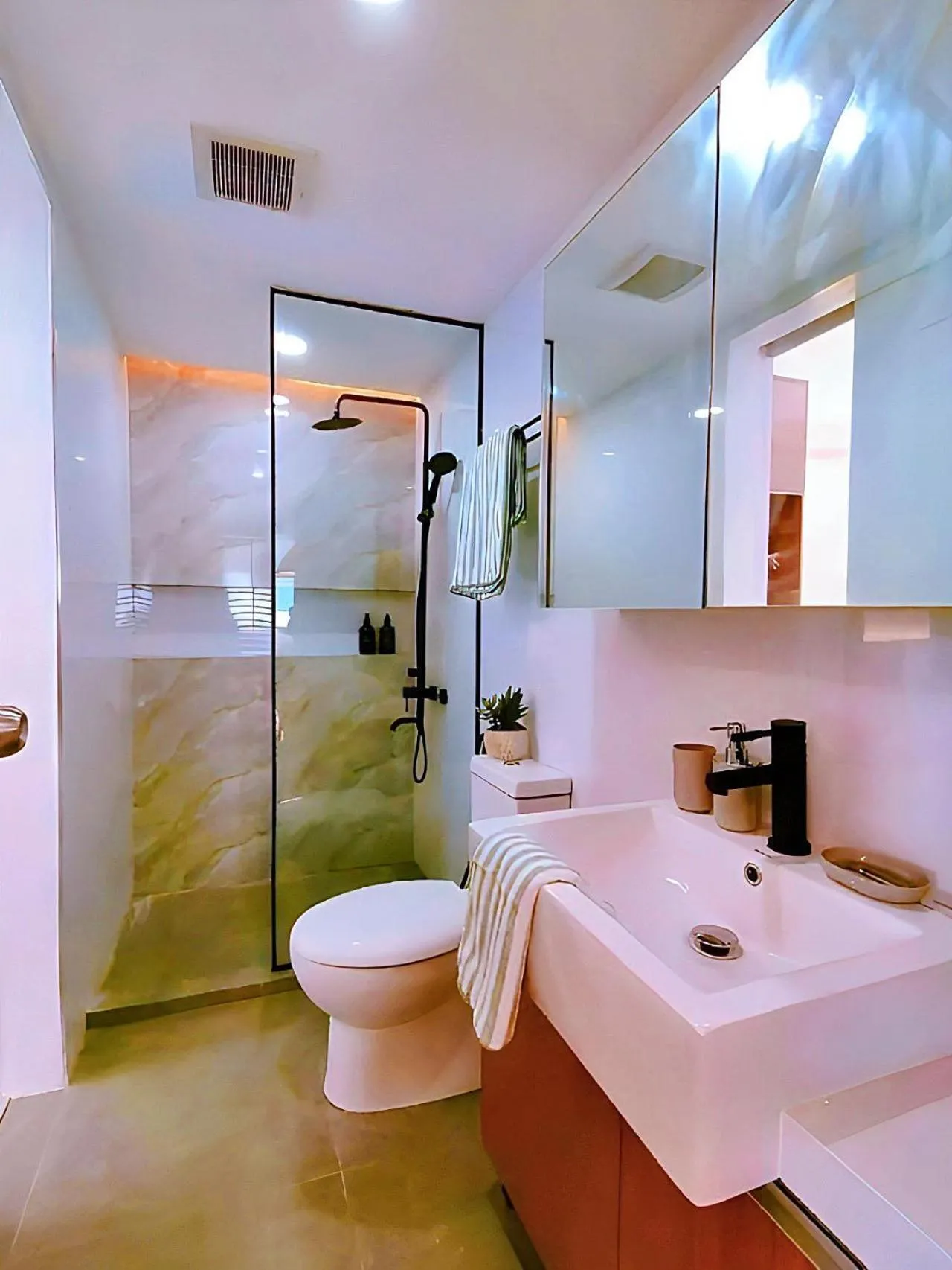 Shower in Holiday Escape Philippines