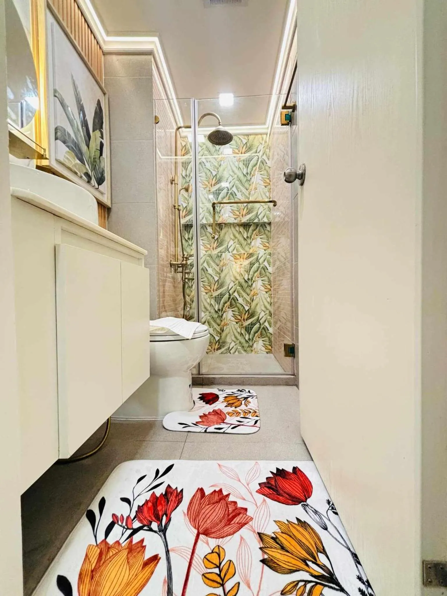 Shower in Holiday Escape Philippines
