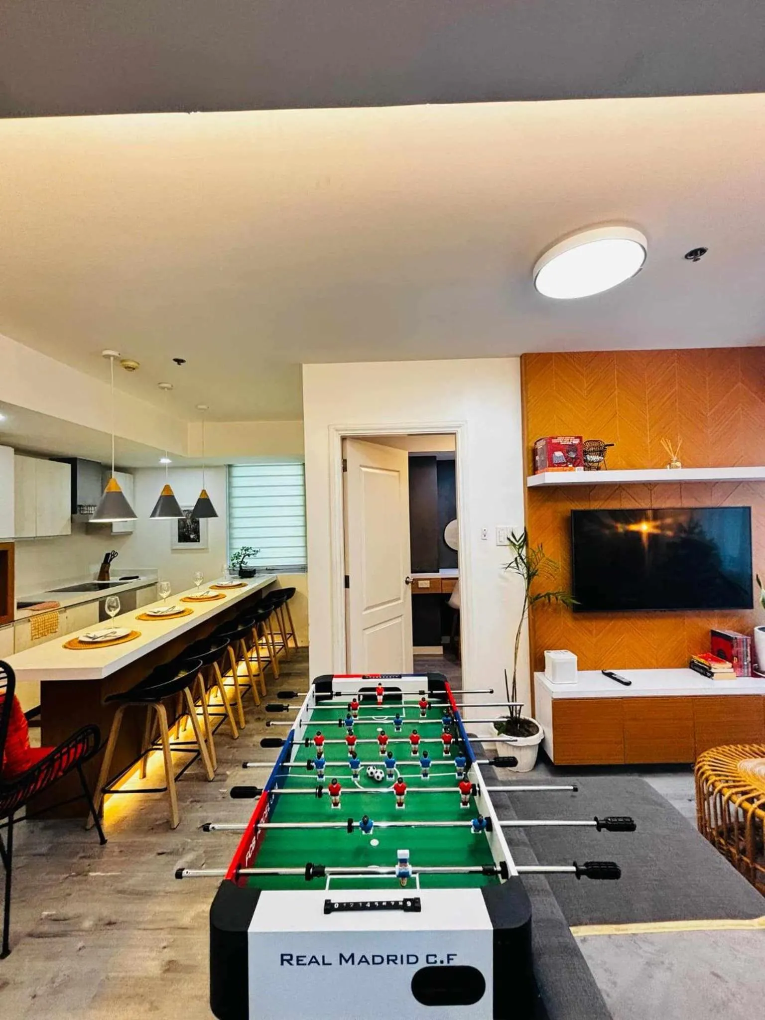 Communal lounge/ TV room in Holiday Escape Philippines